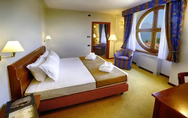 Photo of the whole room, Bed in Relais Santo Stefano