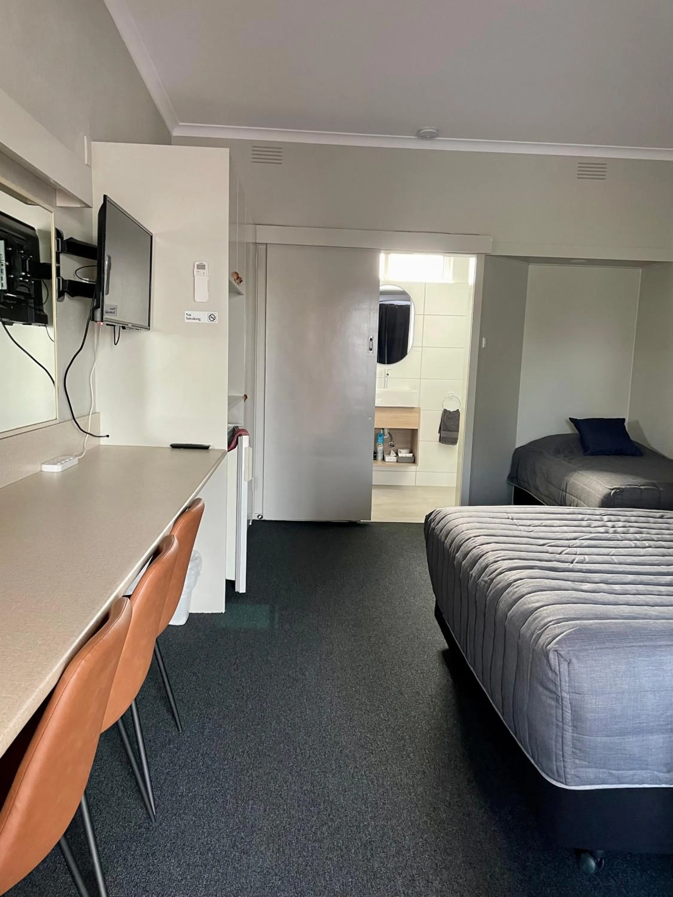 TV and multimedia, Bed in Tarra Motel Yarram