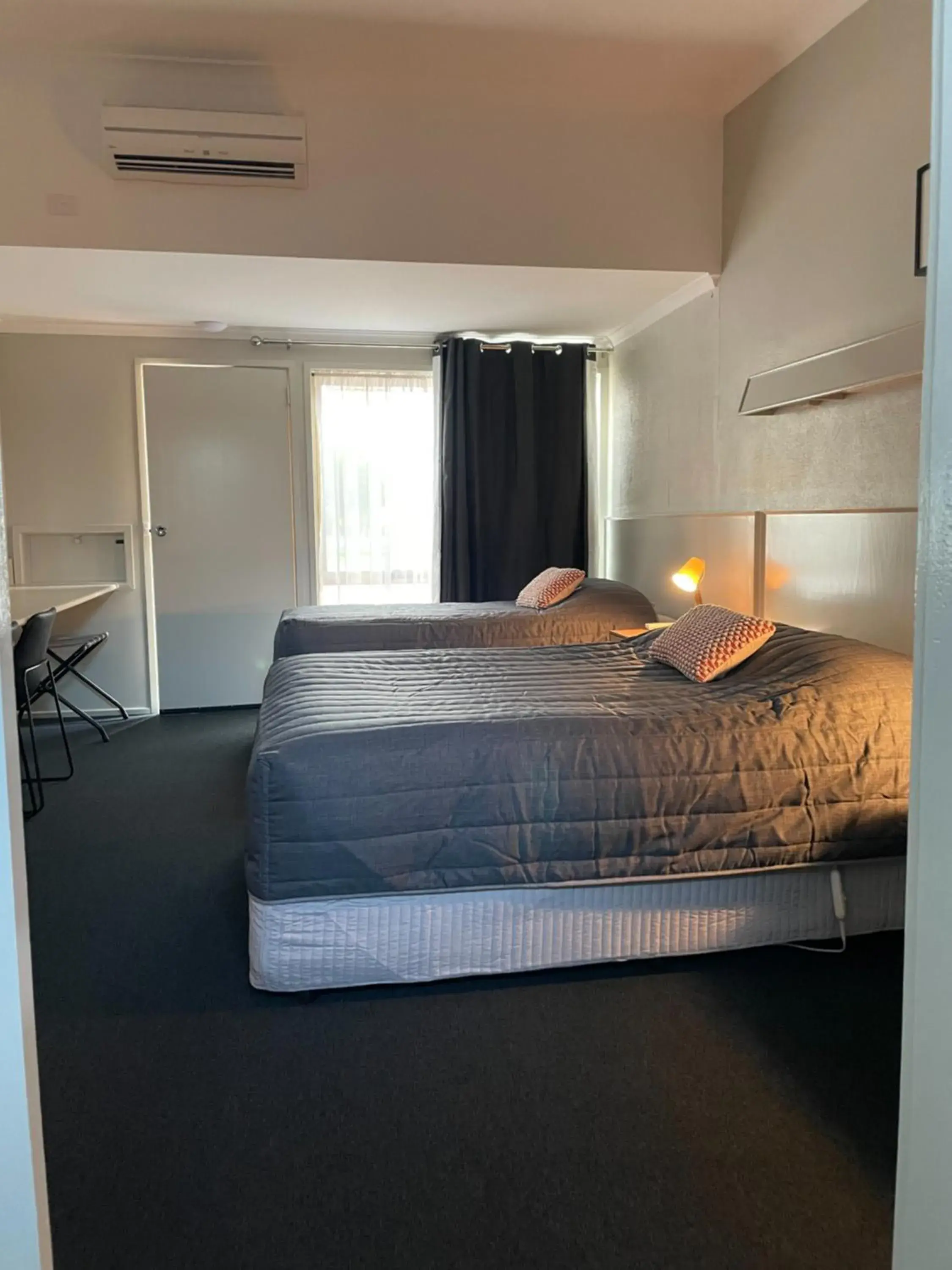 Superior Queen Room - single occupancy in Tarra Motel Yarram Superior Queen Room - single occupancy in Tarra Motel Yarram