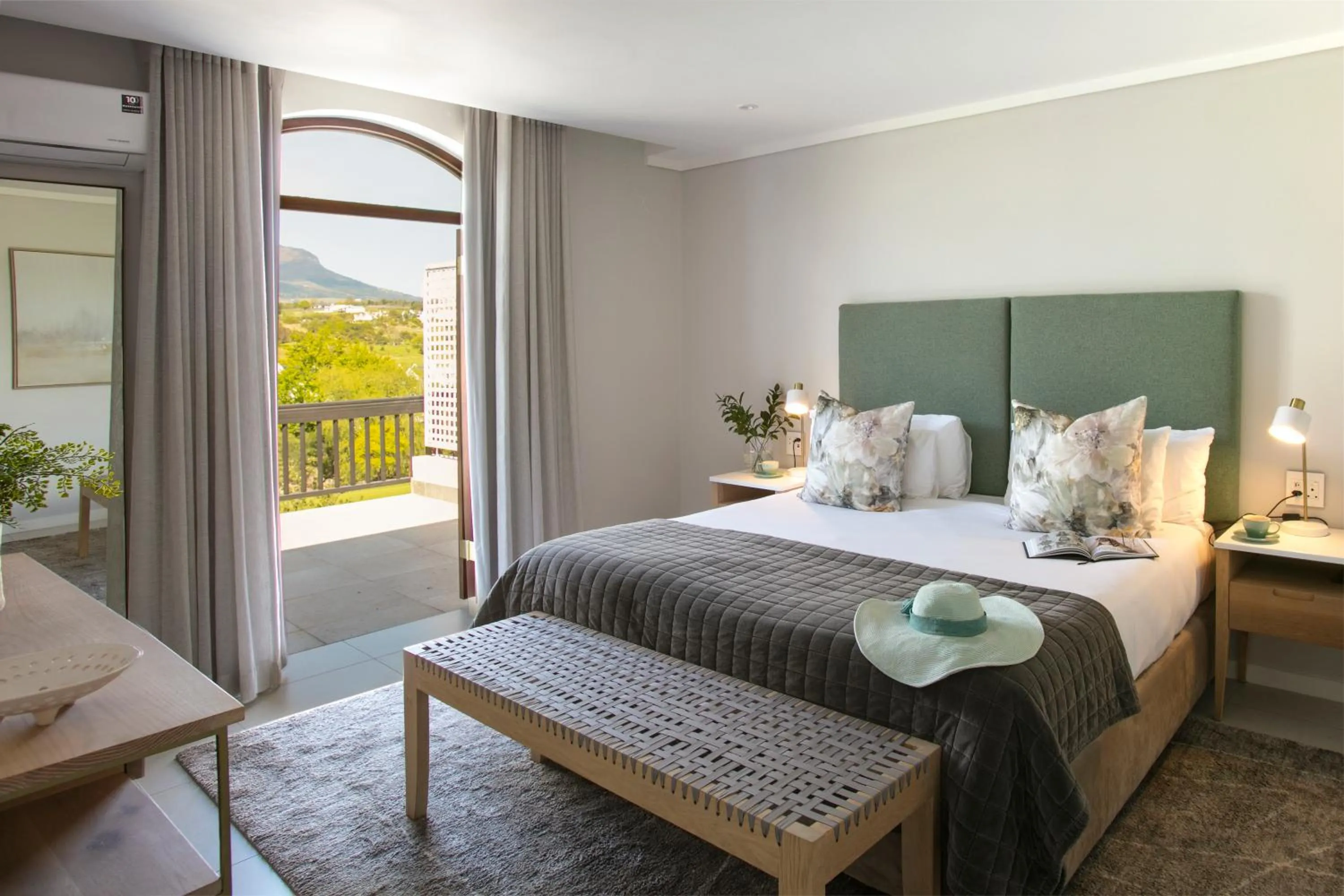 Property building, Bed in De Zalze Lodge