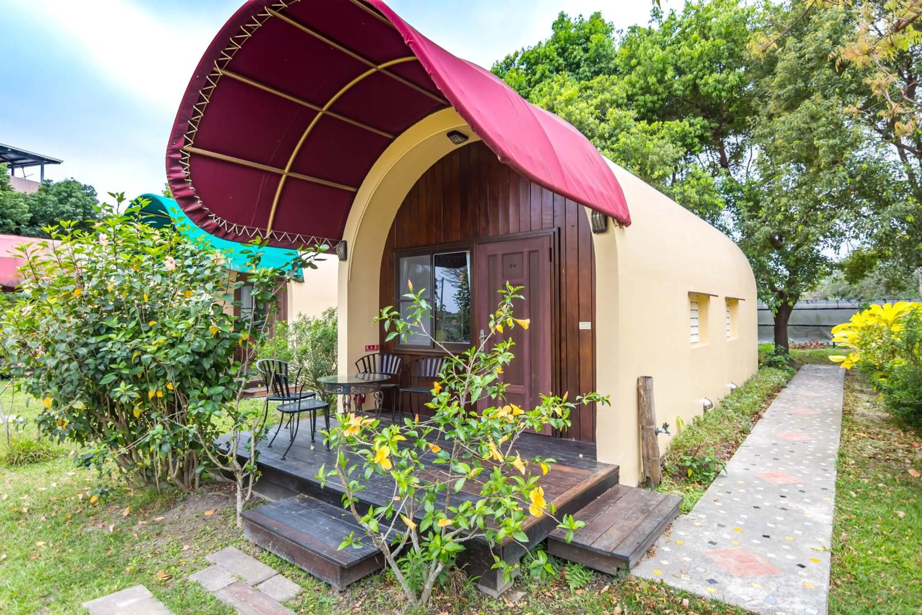 Facade/entrance in Ville Greensward