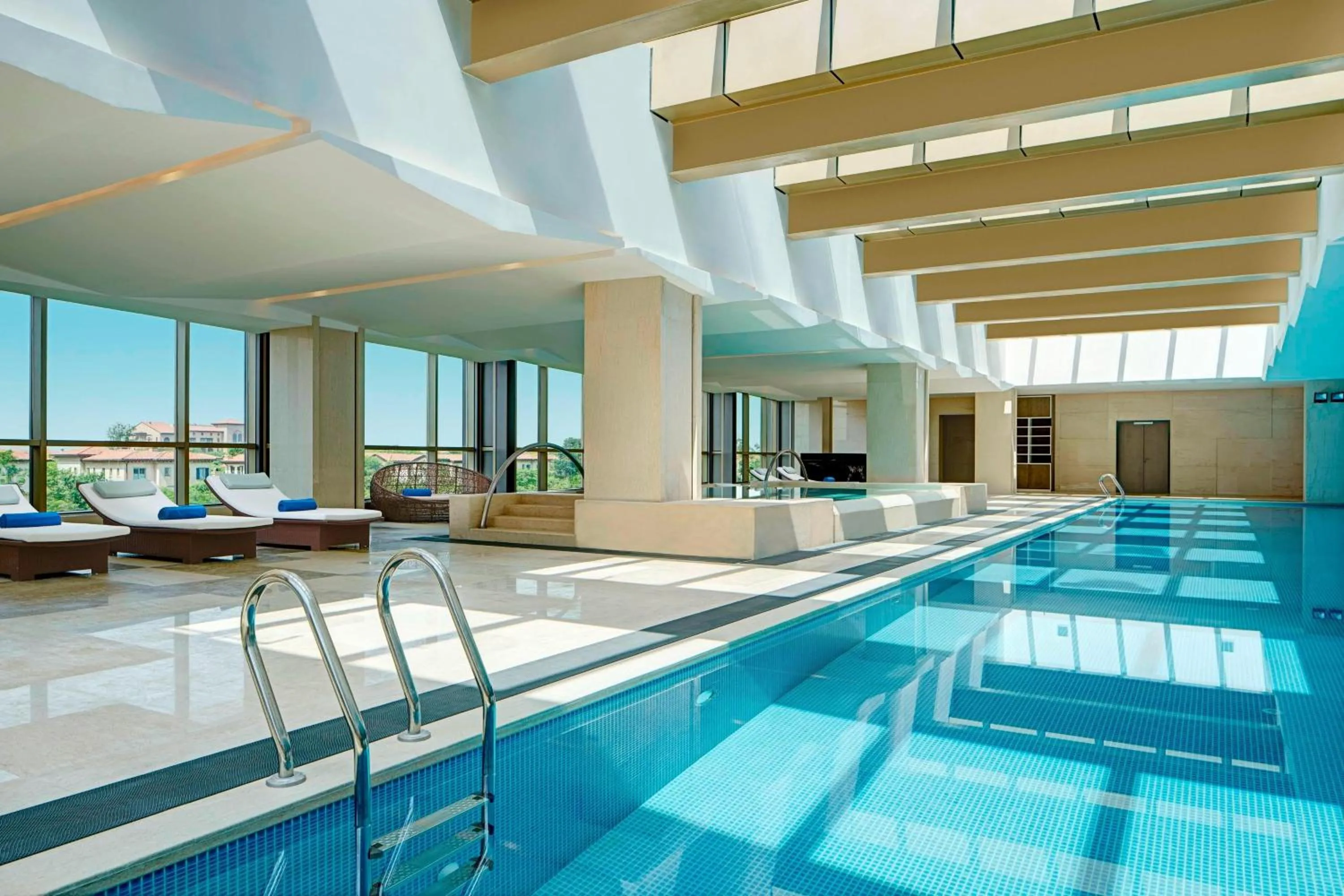 Swimming pool in Sheraton Shanghai Chongming Hotel