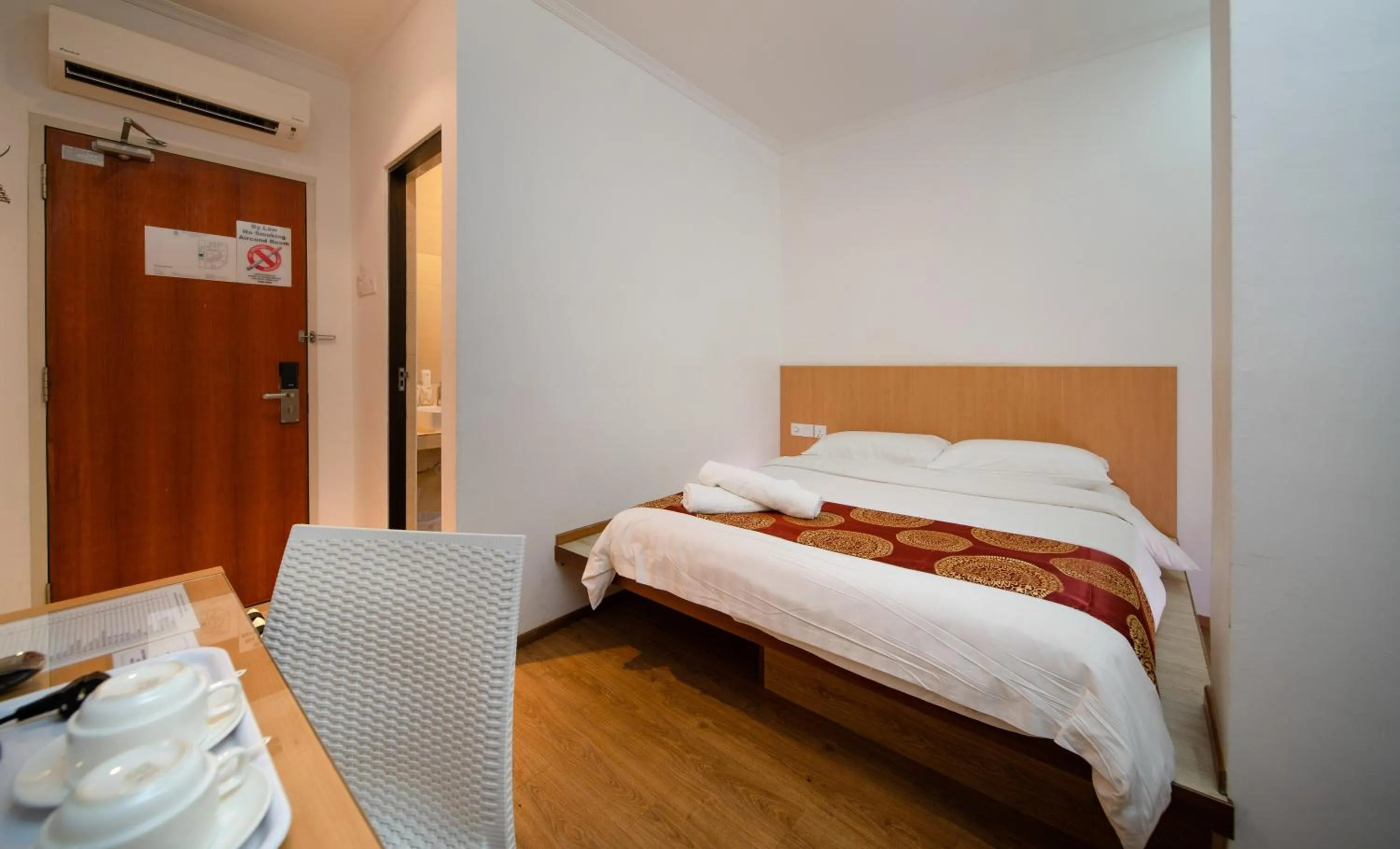 Photo of the whole room, Bed in 1 Million Hotel