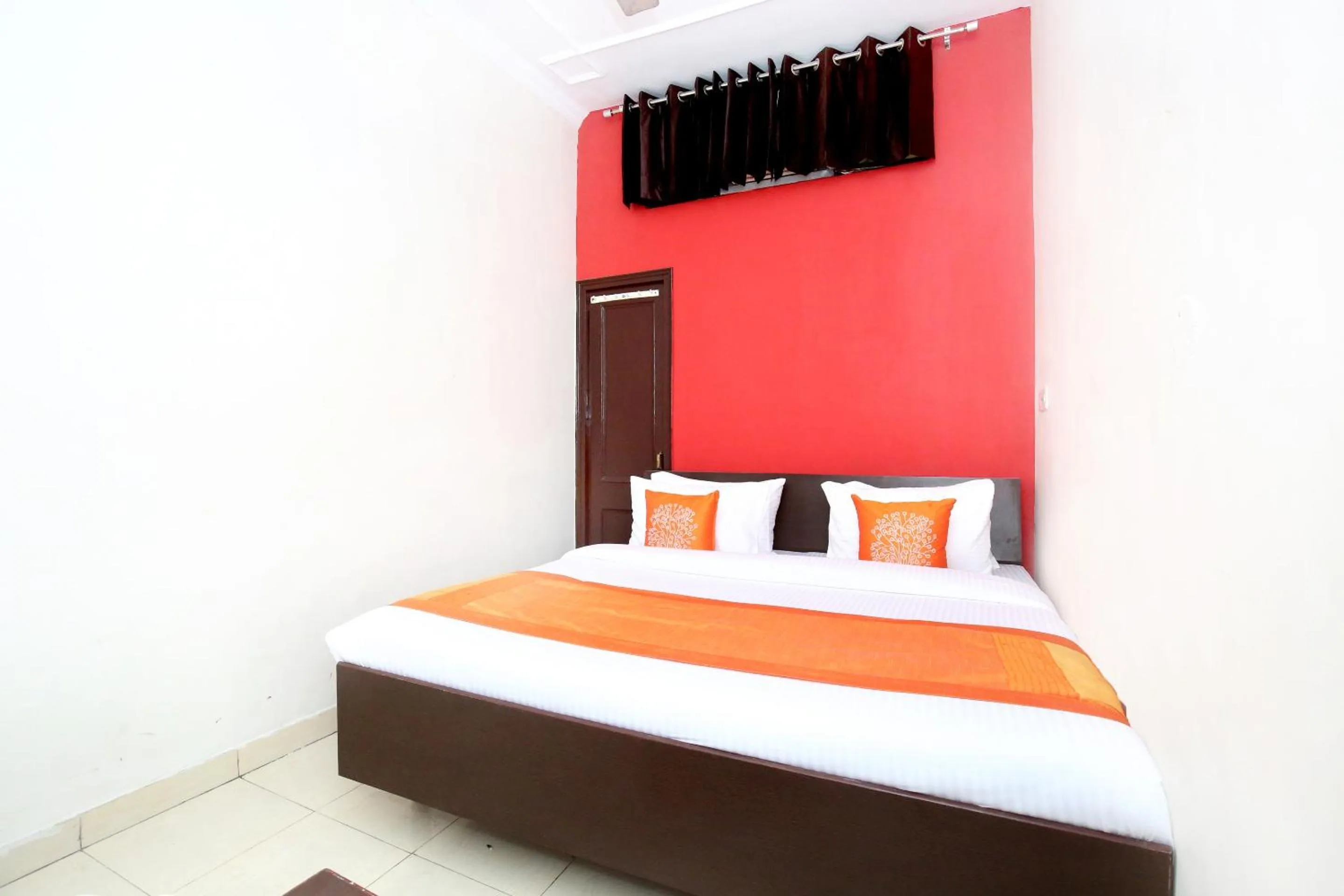 Bedroom in Hotel O Amar Inn