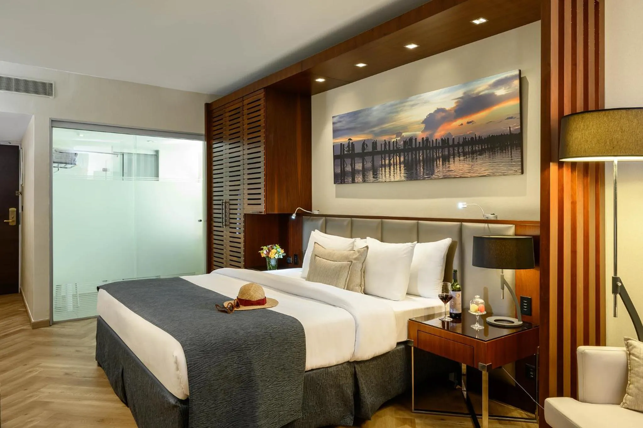 Bedroom, Bed in Carlton Tel Aviv Hotel – Luxury on the Beach