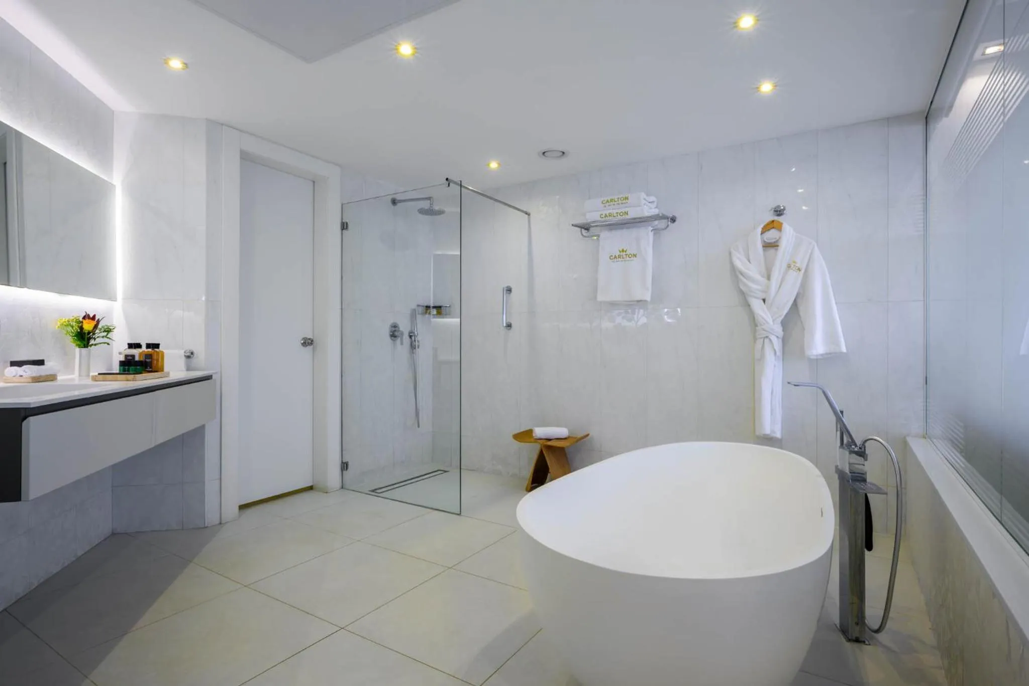 Bathroom in Carlton Tel Aviv Hotel – Luxury on the Beach