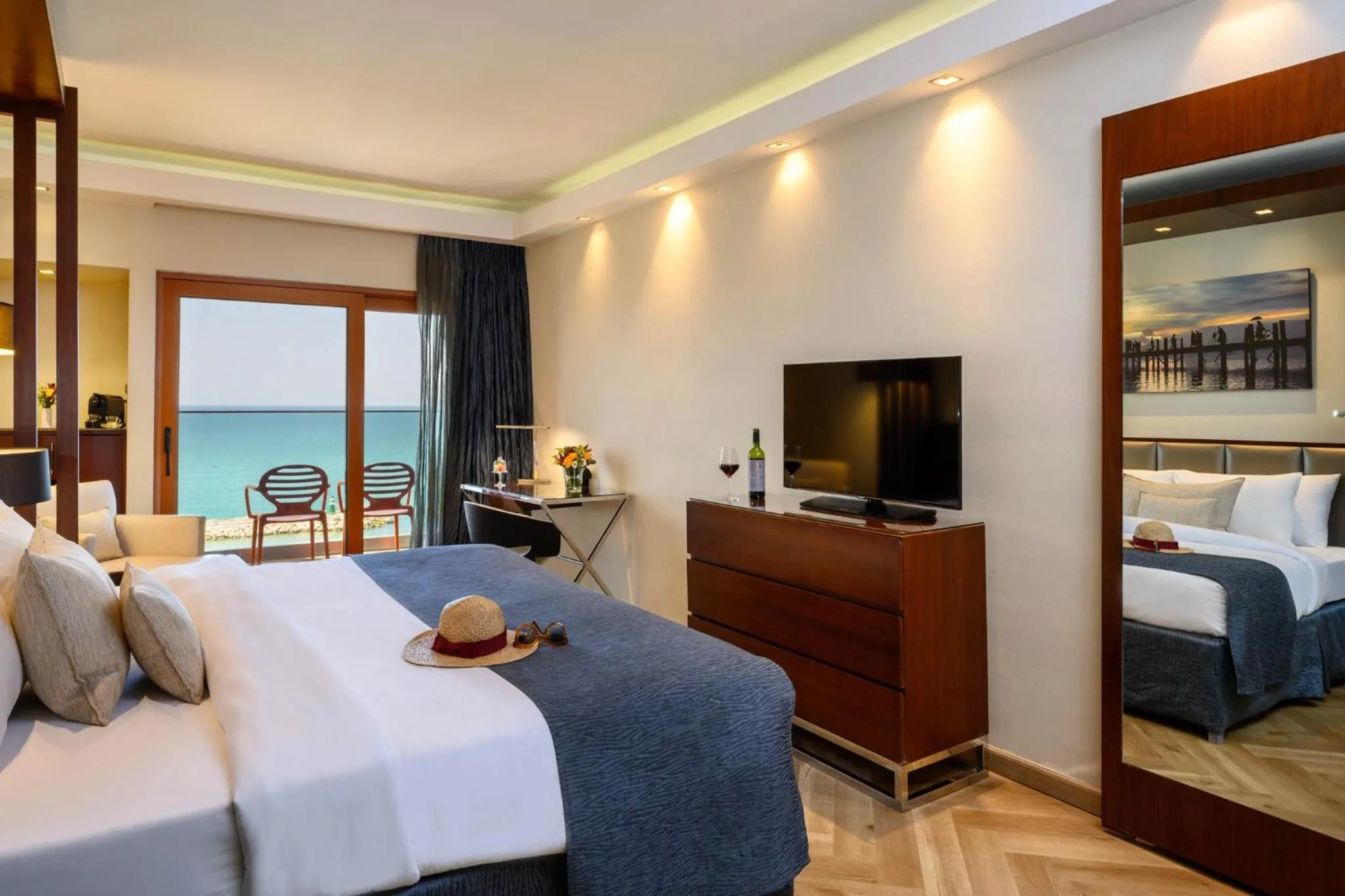 Bedroom, Bed in Carlton Tel Aviv Hotel – Luxury on the Beach