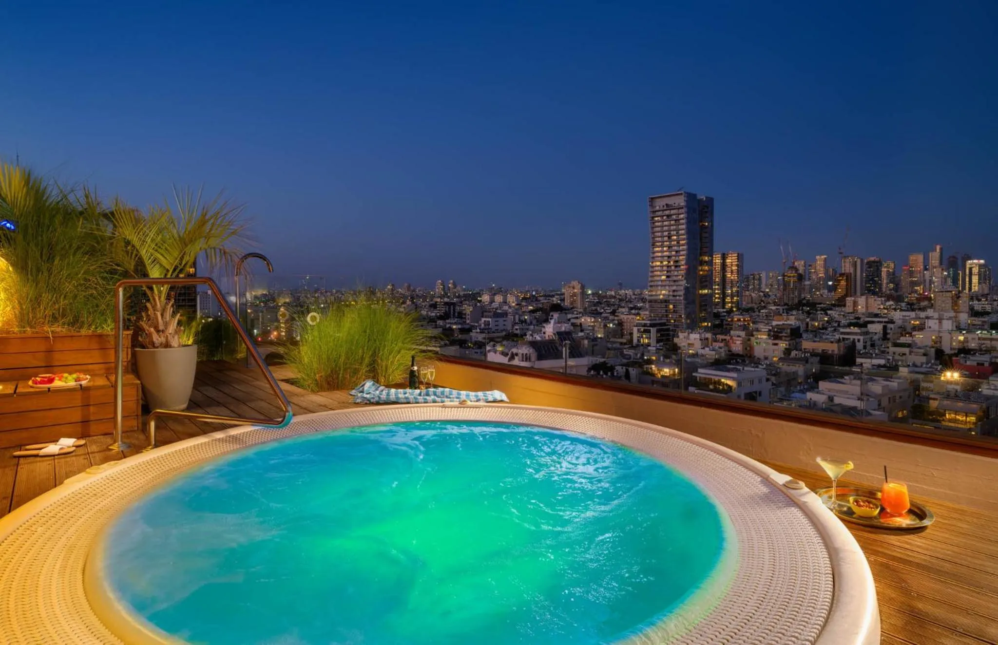 Carlton Tel Aviv Hotel – Luxury on the Beach