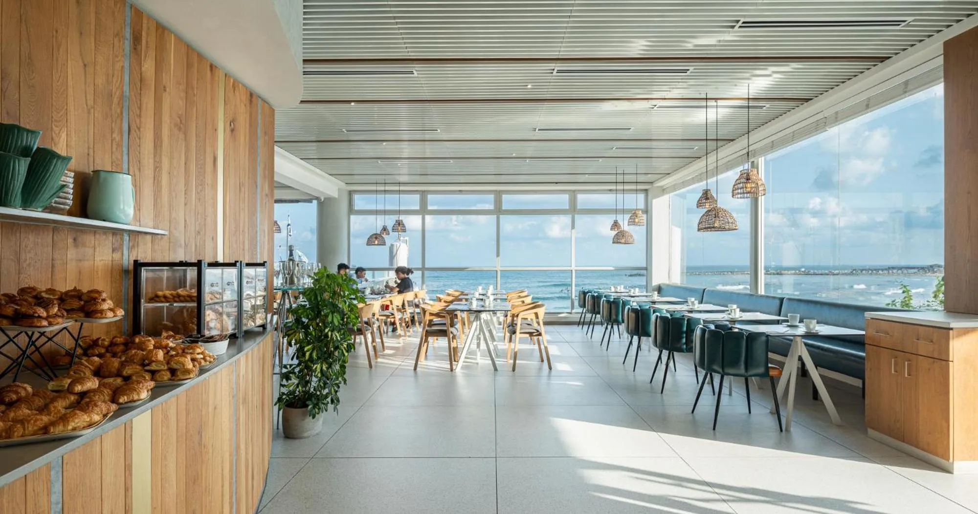 Breakfast in Carlton Tel Aviv Hotel – Luxury on the Beach