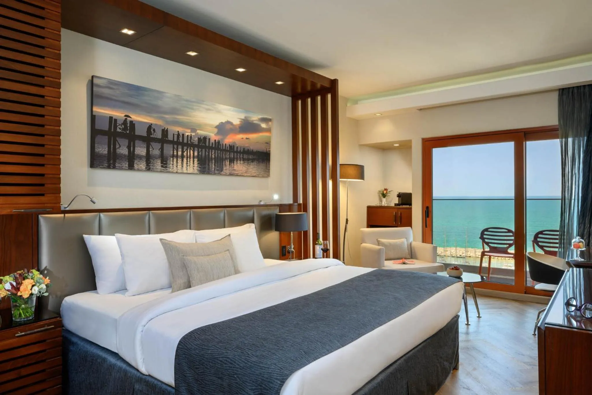 Bedroom, Bed in Carlton Tel Aviv Hotel – Luxury on the Beach