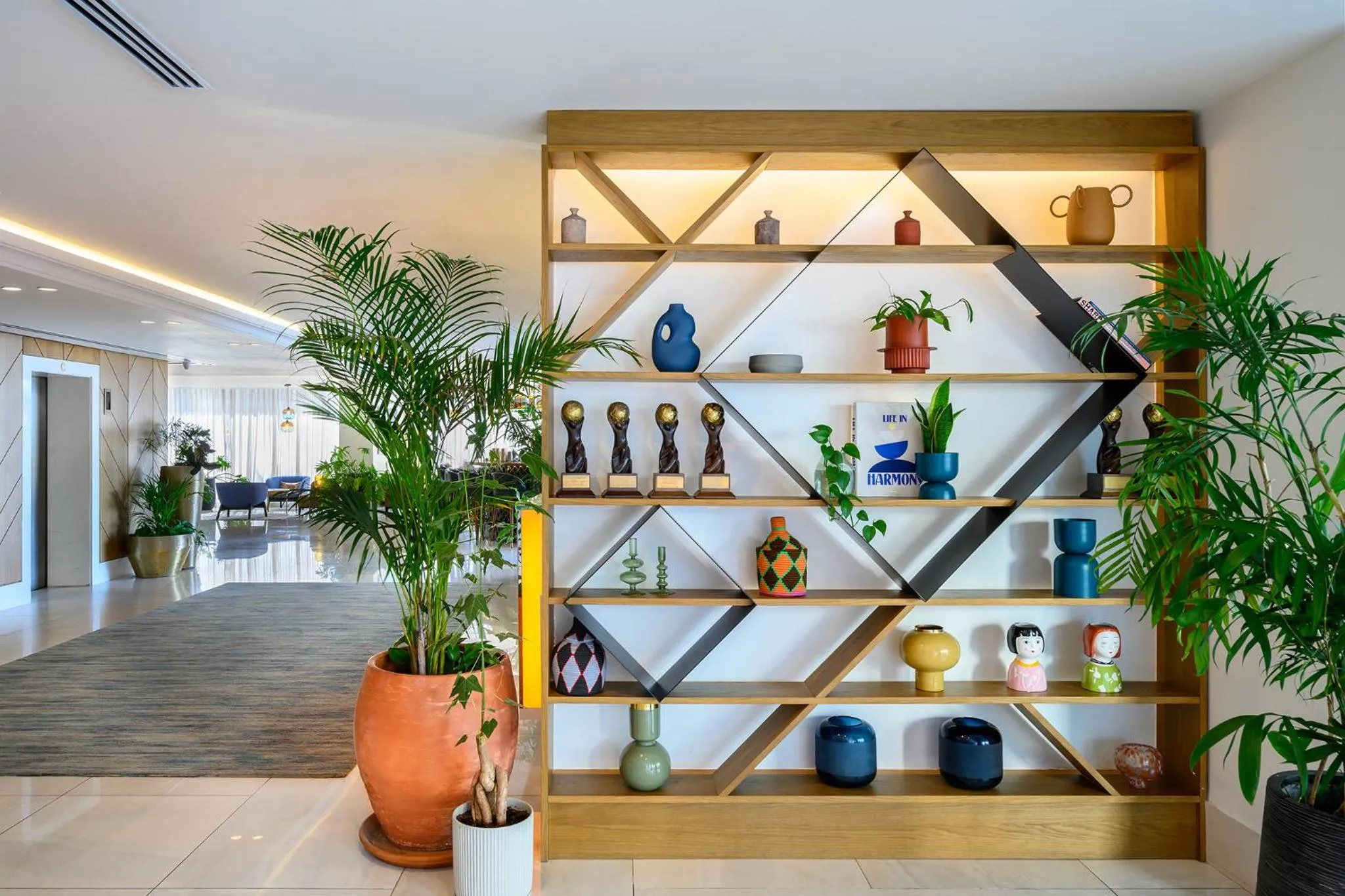 Lobby or reception in Carlton Tel Aviv Hotel – Luxury on the Beach