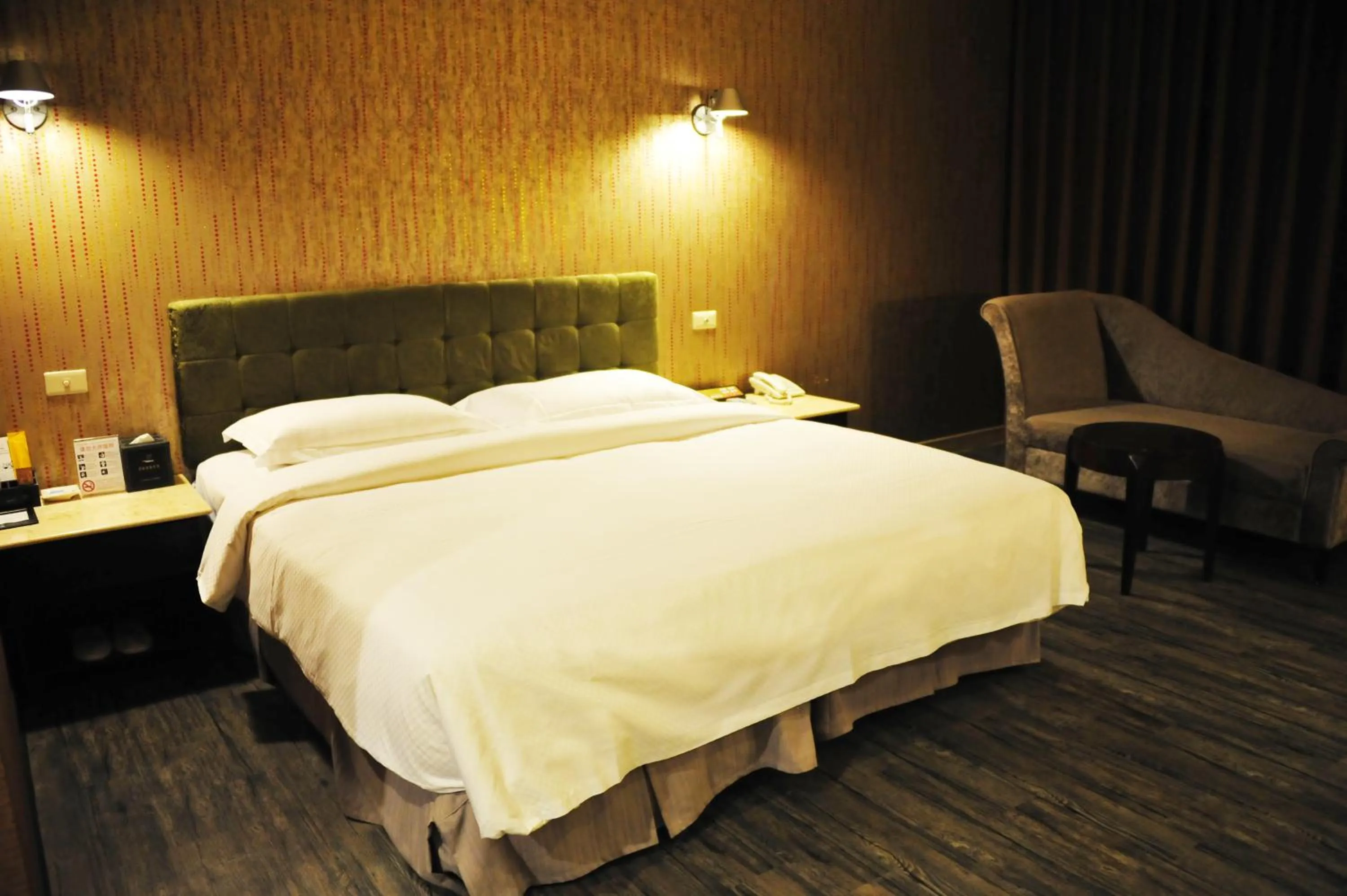 Photo of the whole room, Bed in The Riverside Hotel & Motel