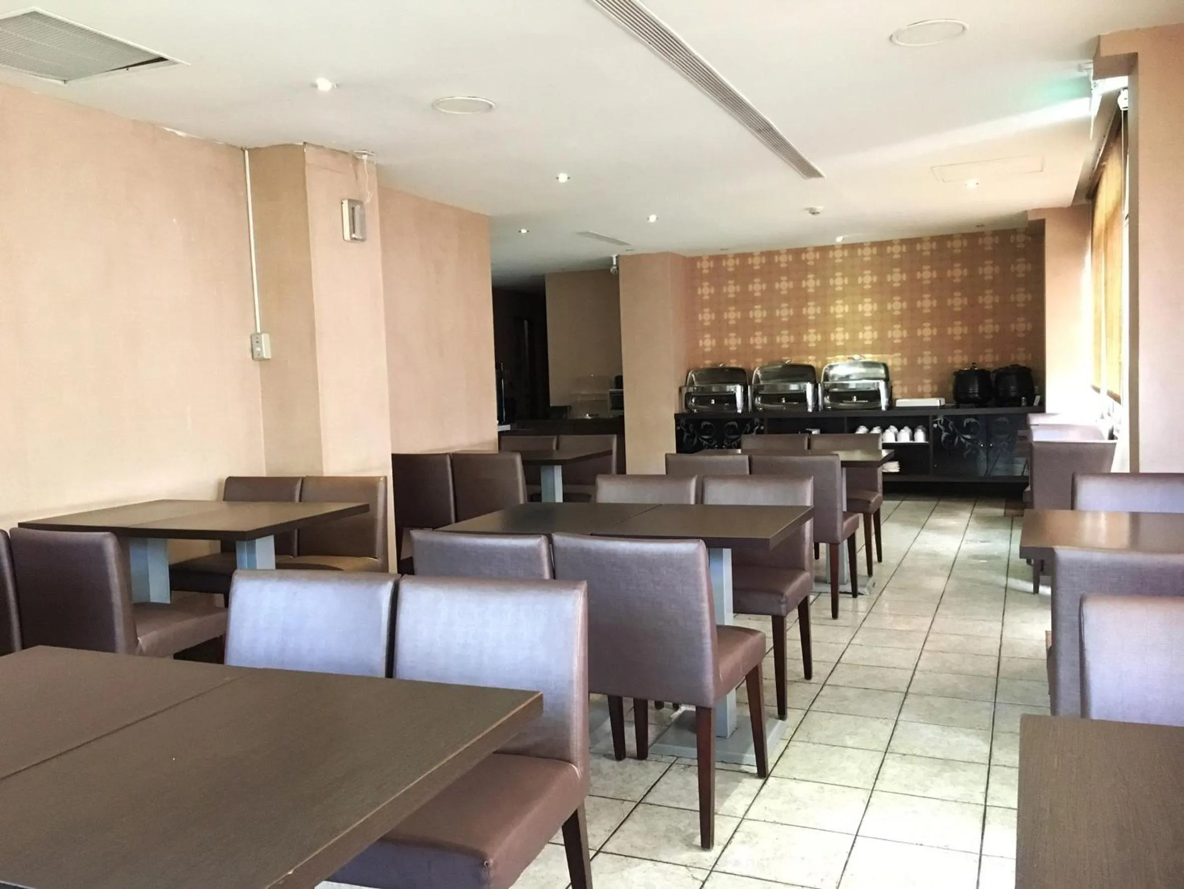 Restaurant/places to eat in The Riverside Hotel & Motel