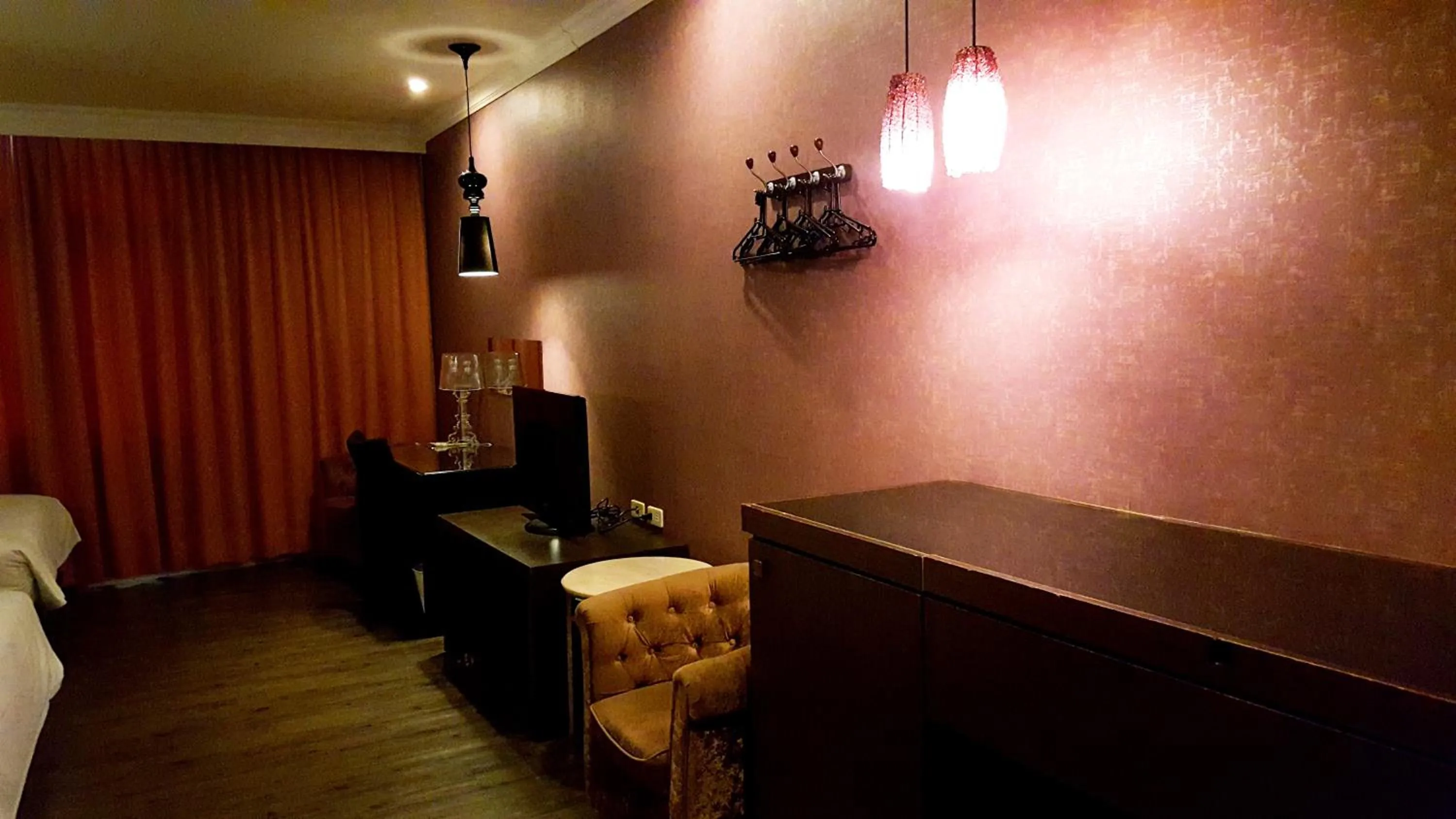 Decorative detail in The Riverside Hotel & Motel