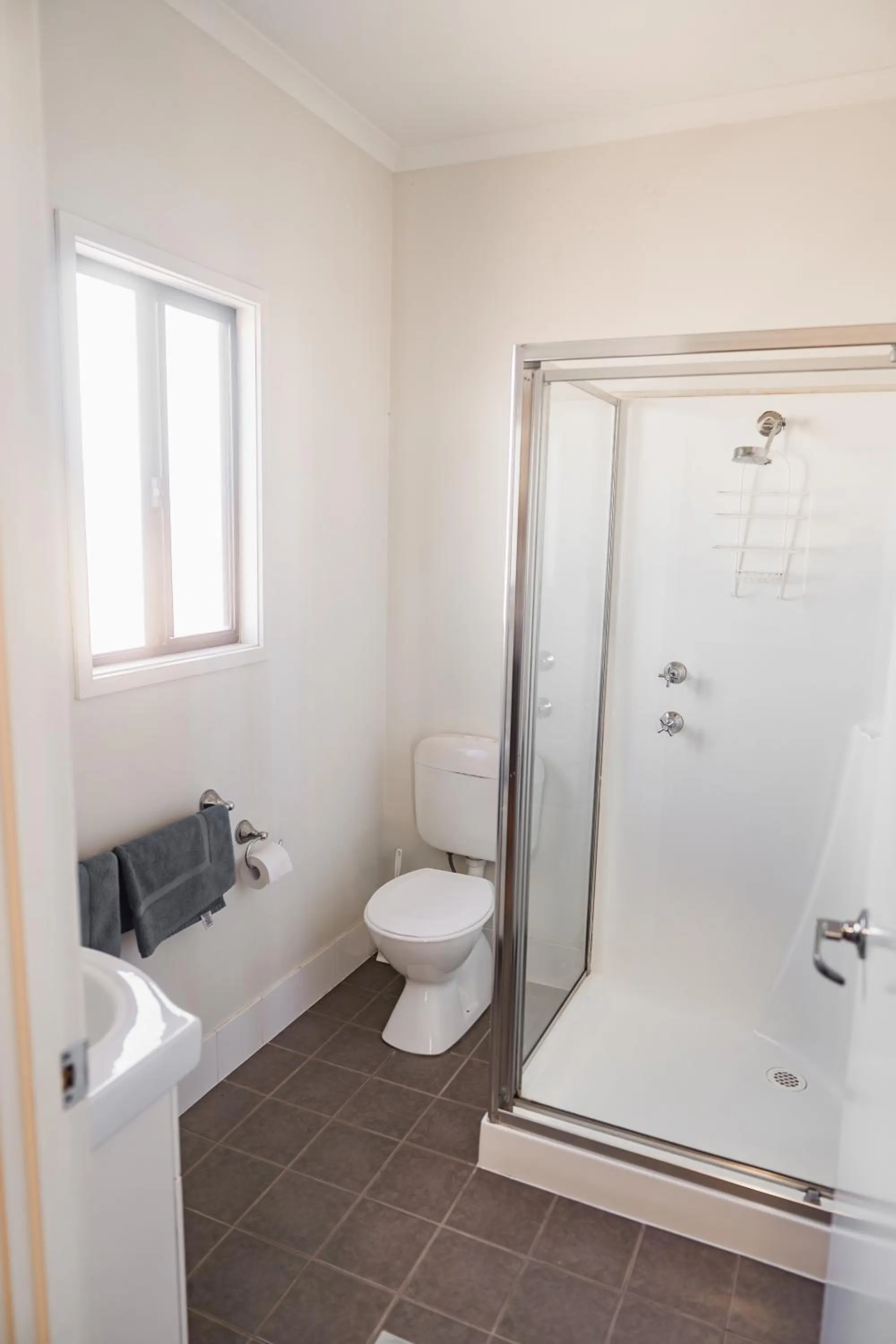 Bathroom in The Sundowner Cabin & Tourist Park