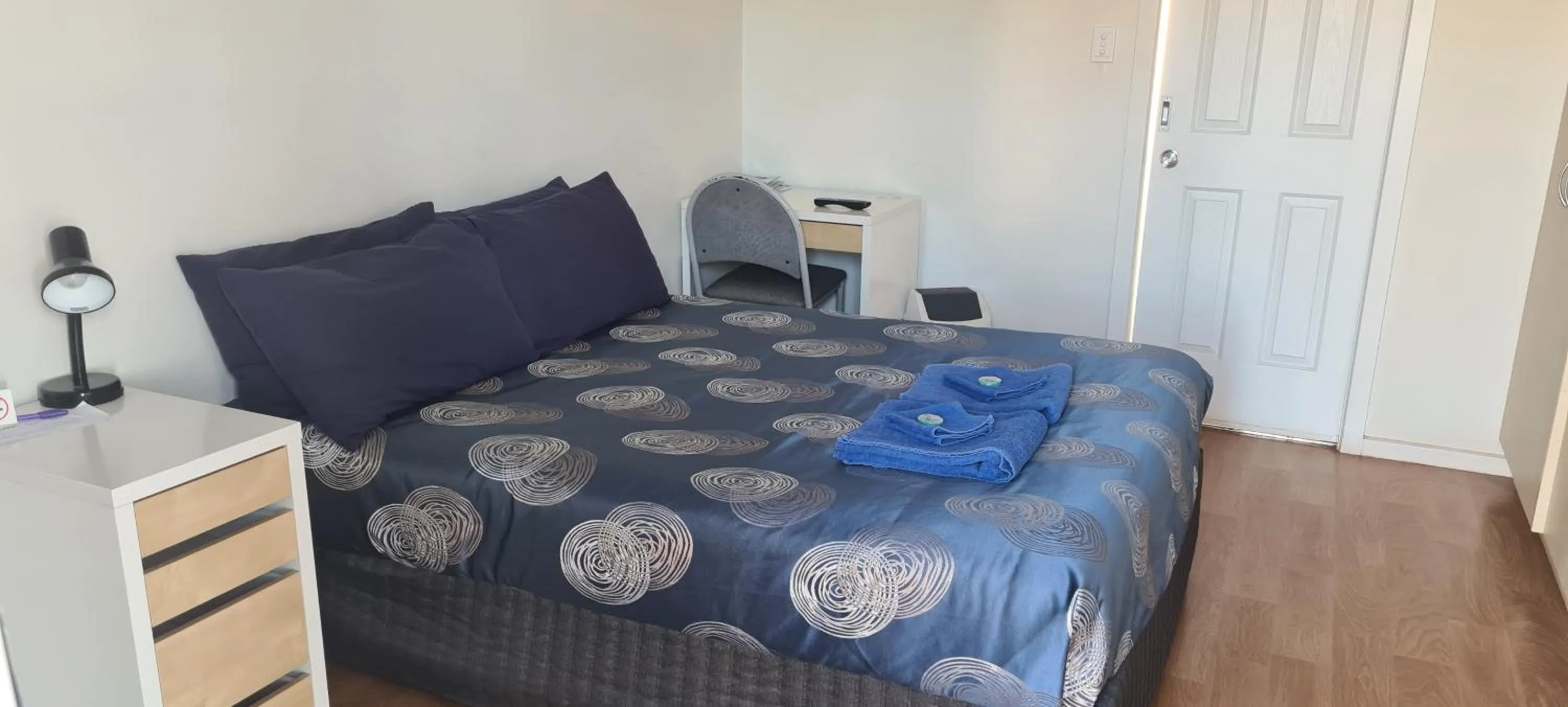 Bed in The Sundowner Cabin & Tourist Park