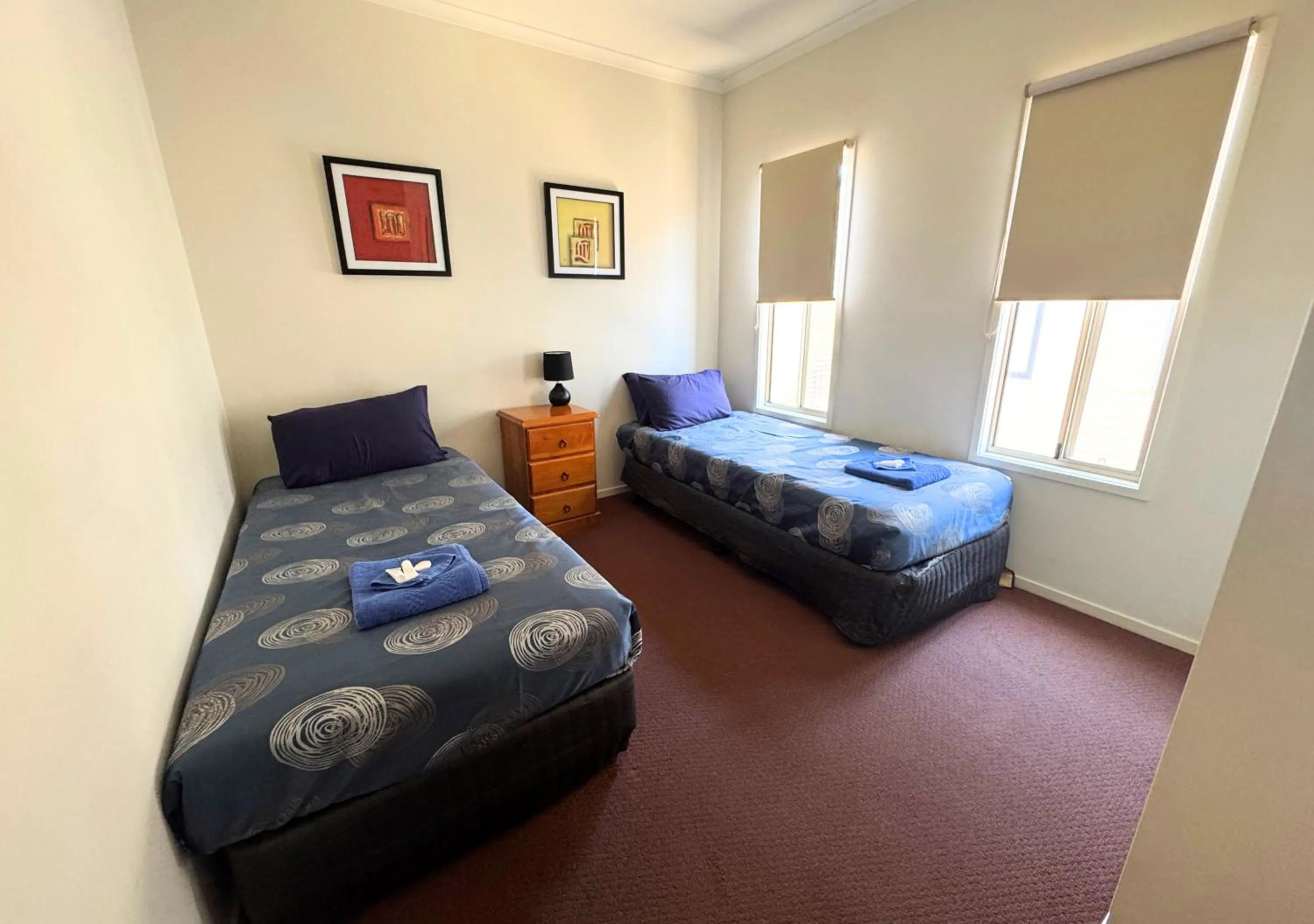 Bedroom, Bed in The Sundowner Cabin & Tourist Park