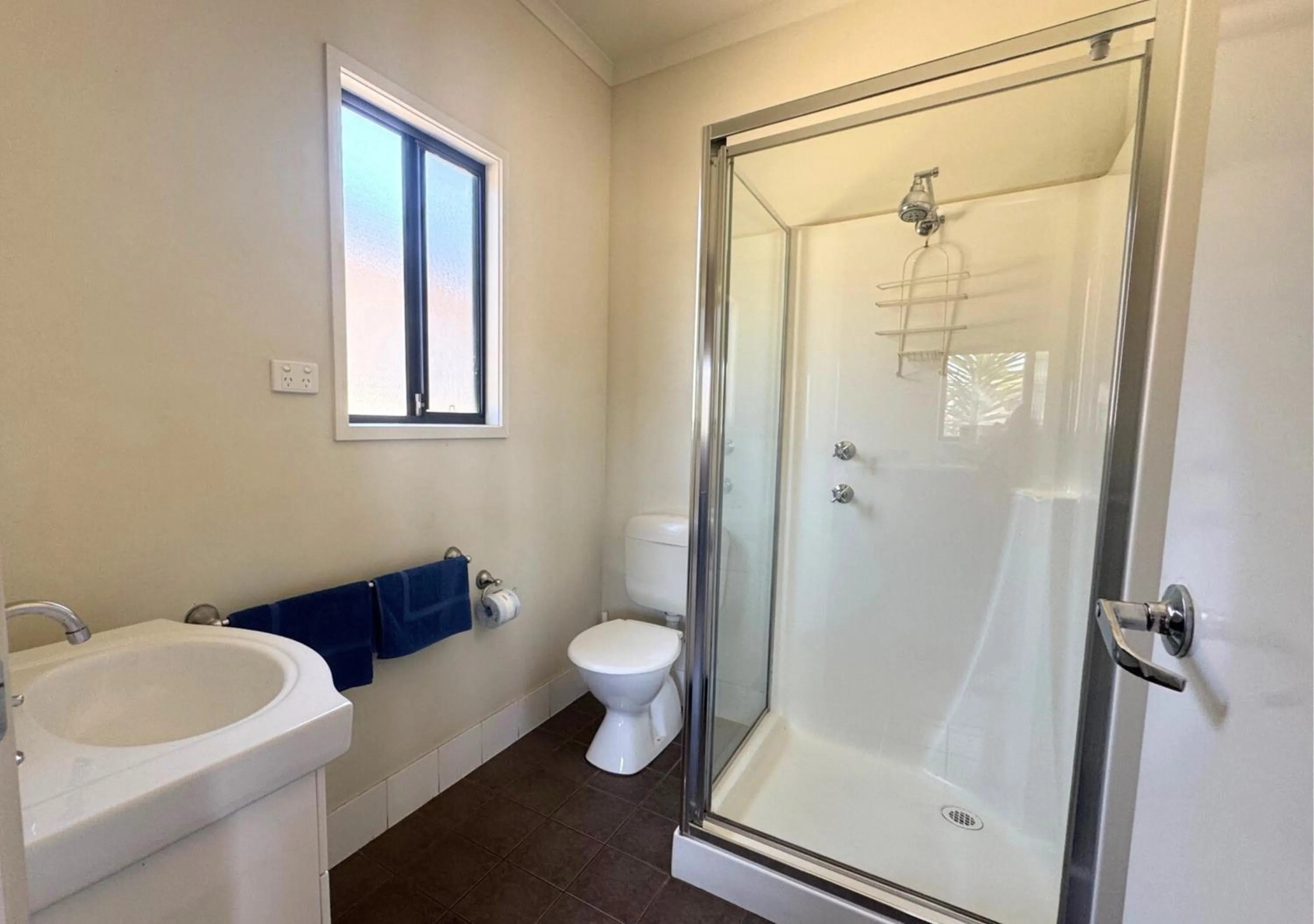 Bathroom in The Sundowner Cabin & Tourist Park