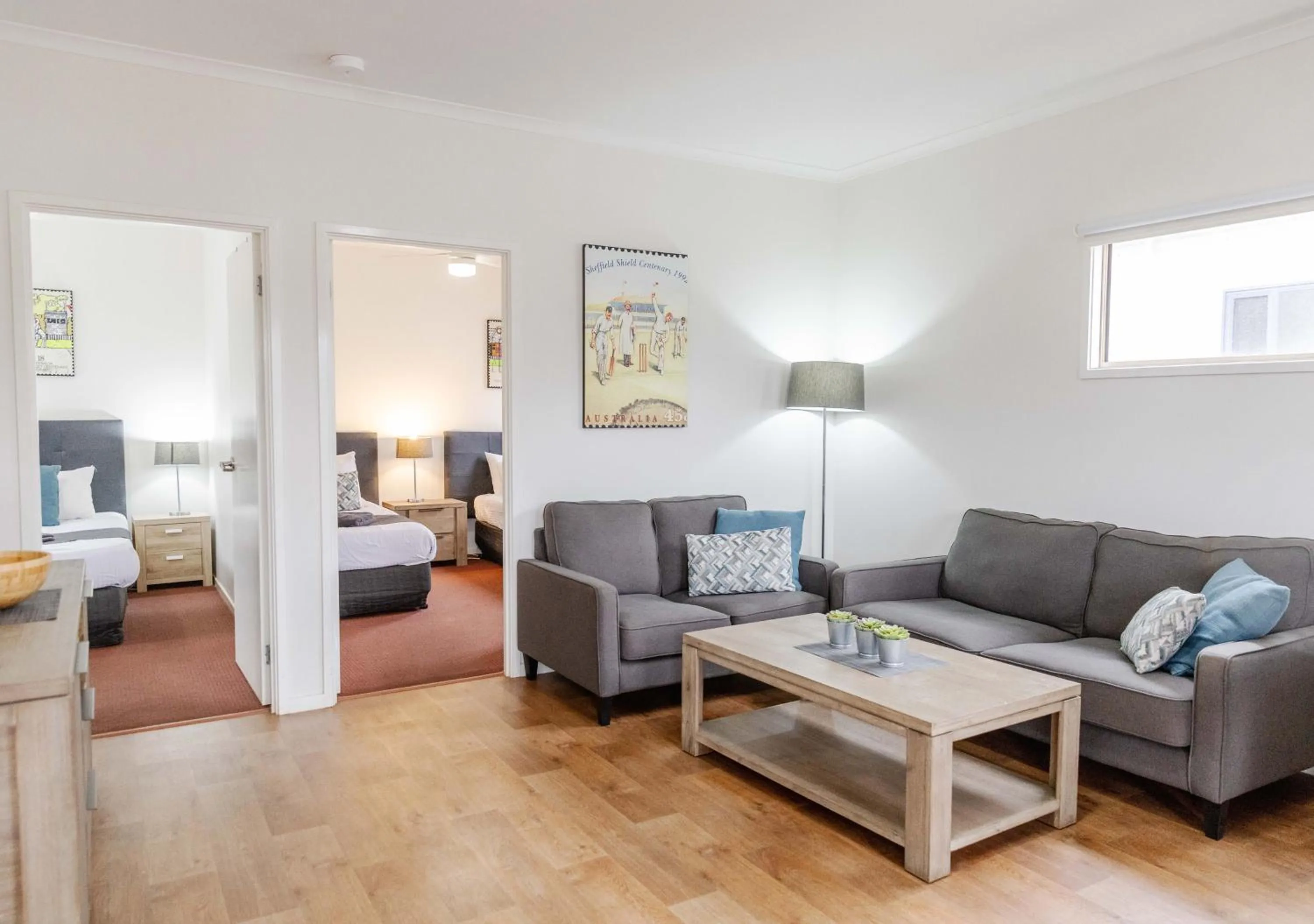 Living room, Bed in The Sundowner Cabin & Tourist Park