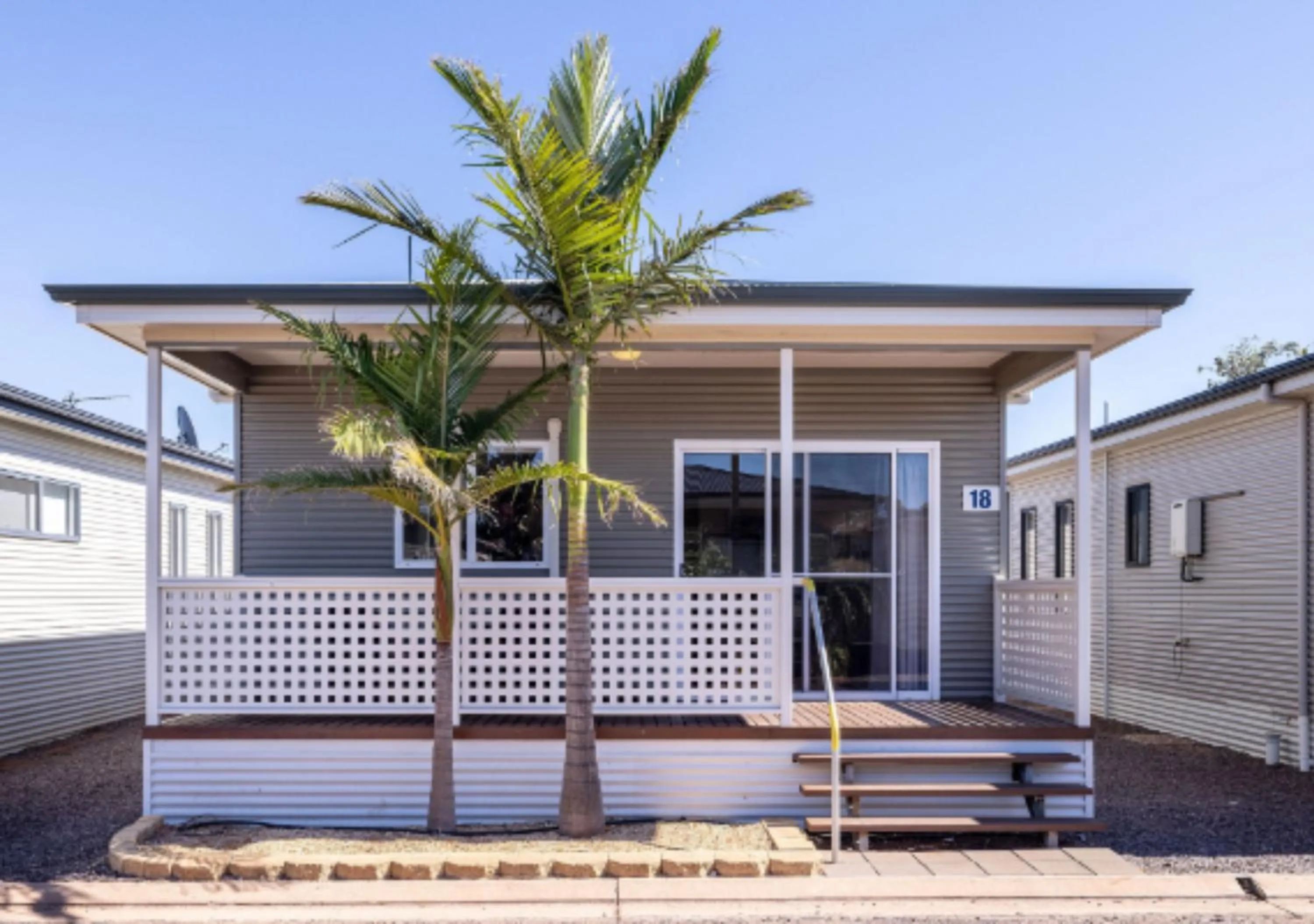 Balcony/Terrace in The Sundowner Cabin & Tourist Park