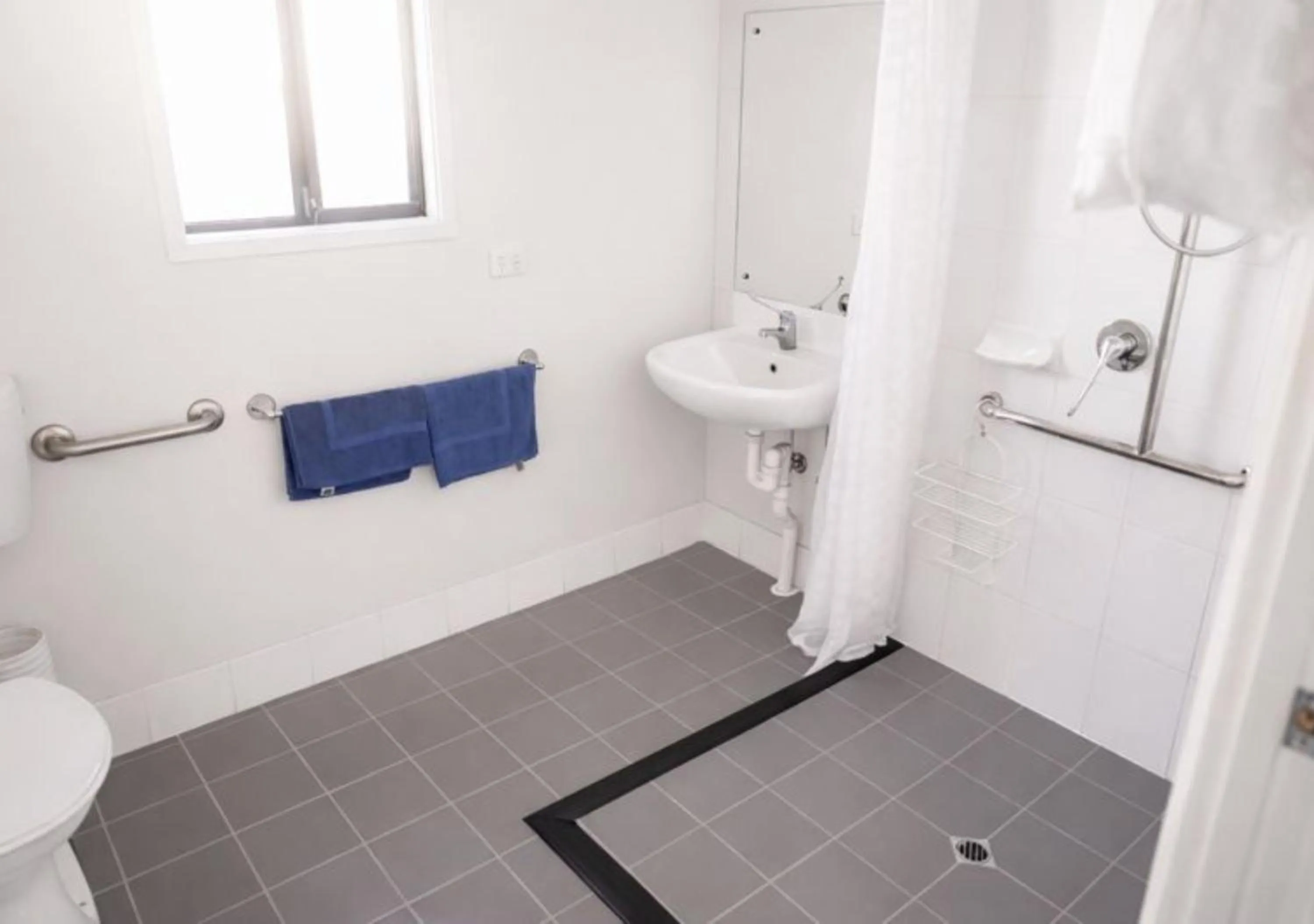 Bathroom in The Sundowner Cabin & Tourist Park