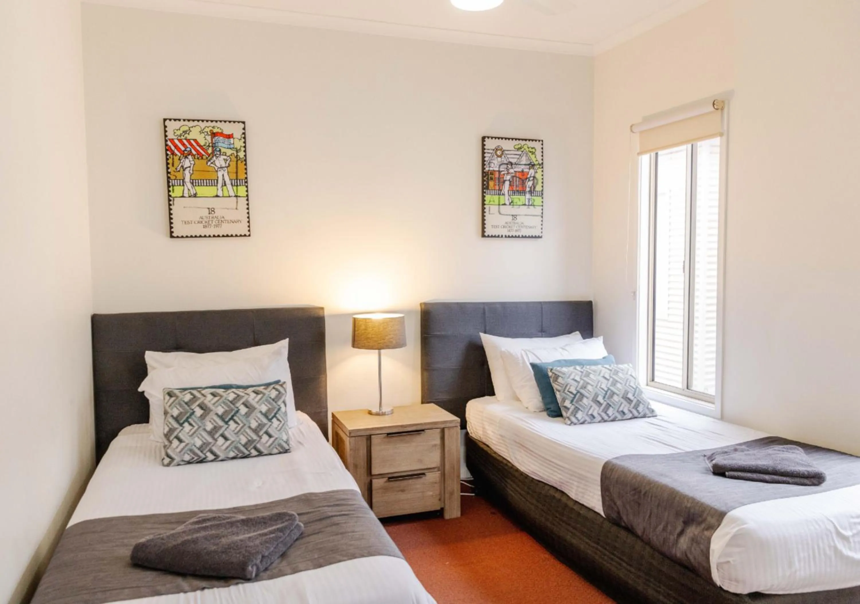 Bedroom, Bed in The Sundowner Cabin & Tourist Park