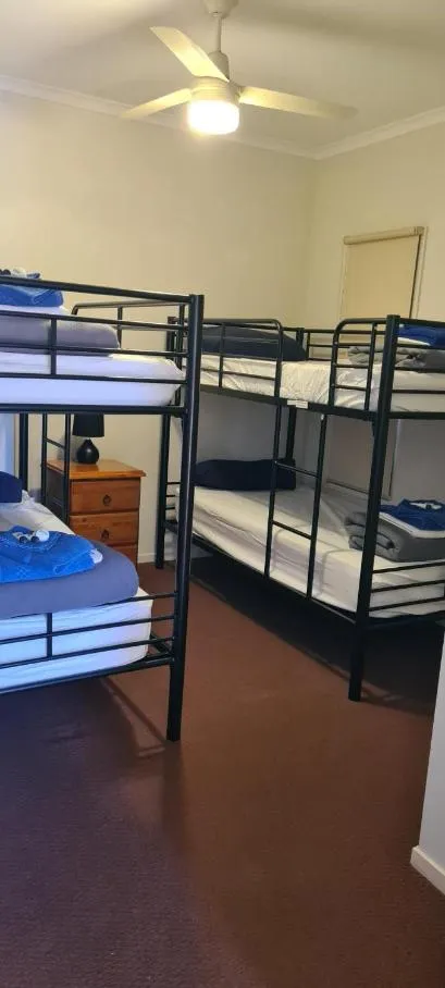 bunk bed, Bed in The Sundowner Cabin & Tourist Park