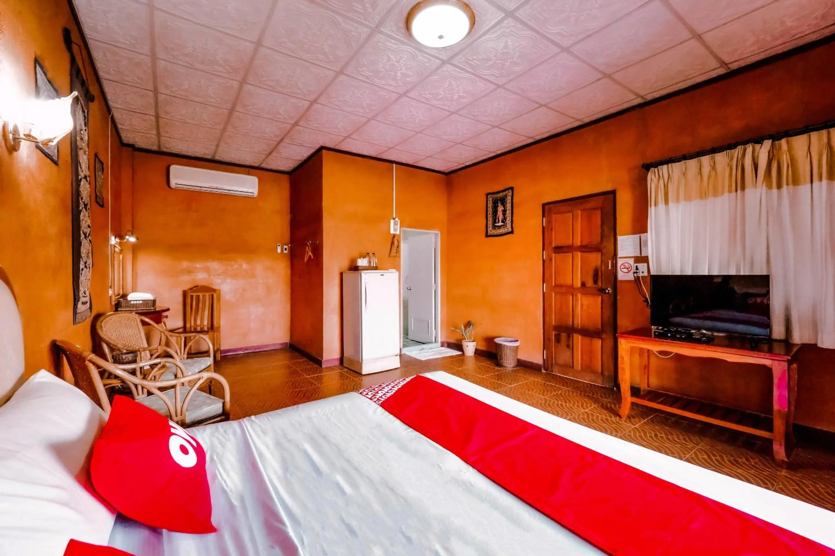 Bedroom, Bed in OYO 490 Chiangsan Golden Land Resort2