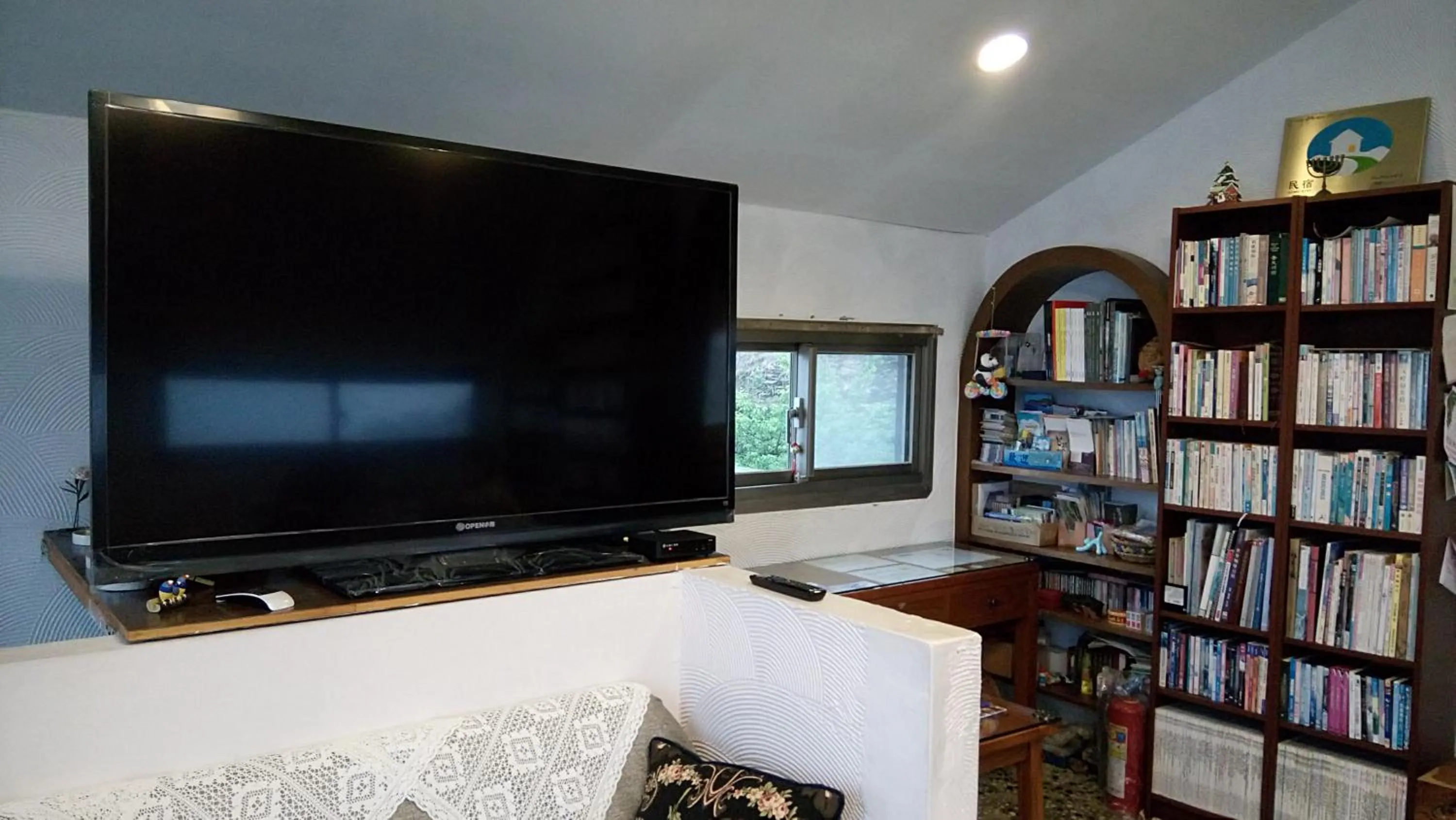 Communal lounge/ TV room in Levite Villa