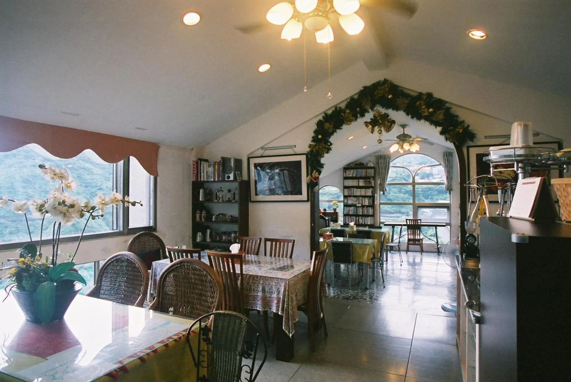 Restaurant/places to eat in Levite Villa