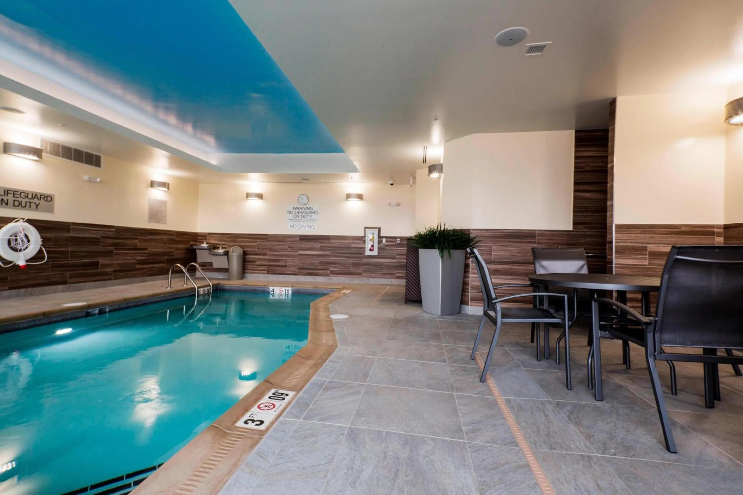 Swimming pool in Fairfield Inn & Suites by Marriott Chillicothe