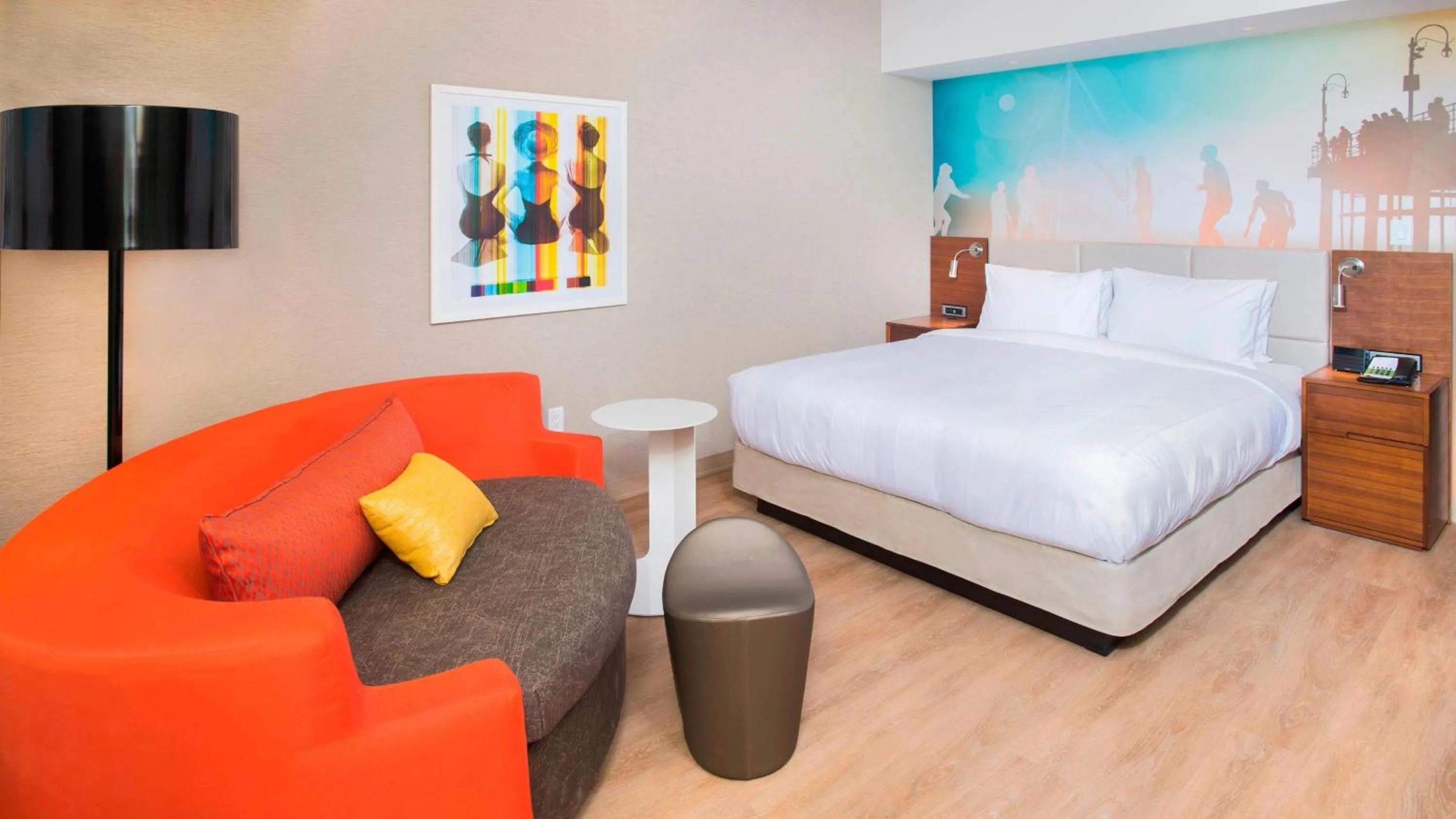 Bed in Courtyard by Marriott Santa Monica
