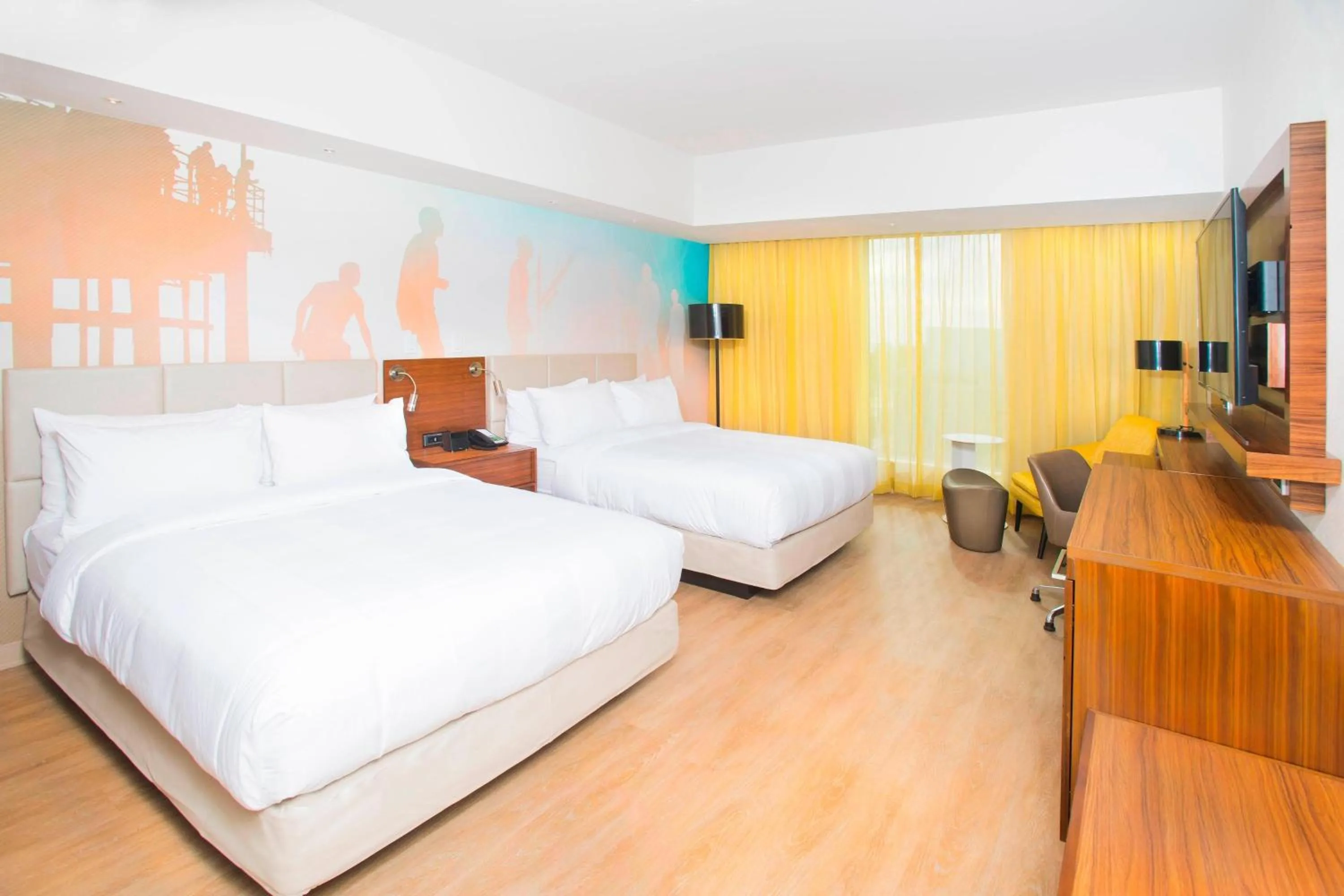Photo of the whole room, Bed in Courtyard by Marriott Santa Monica