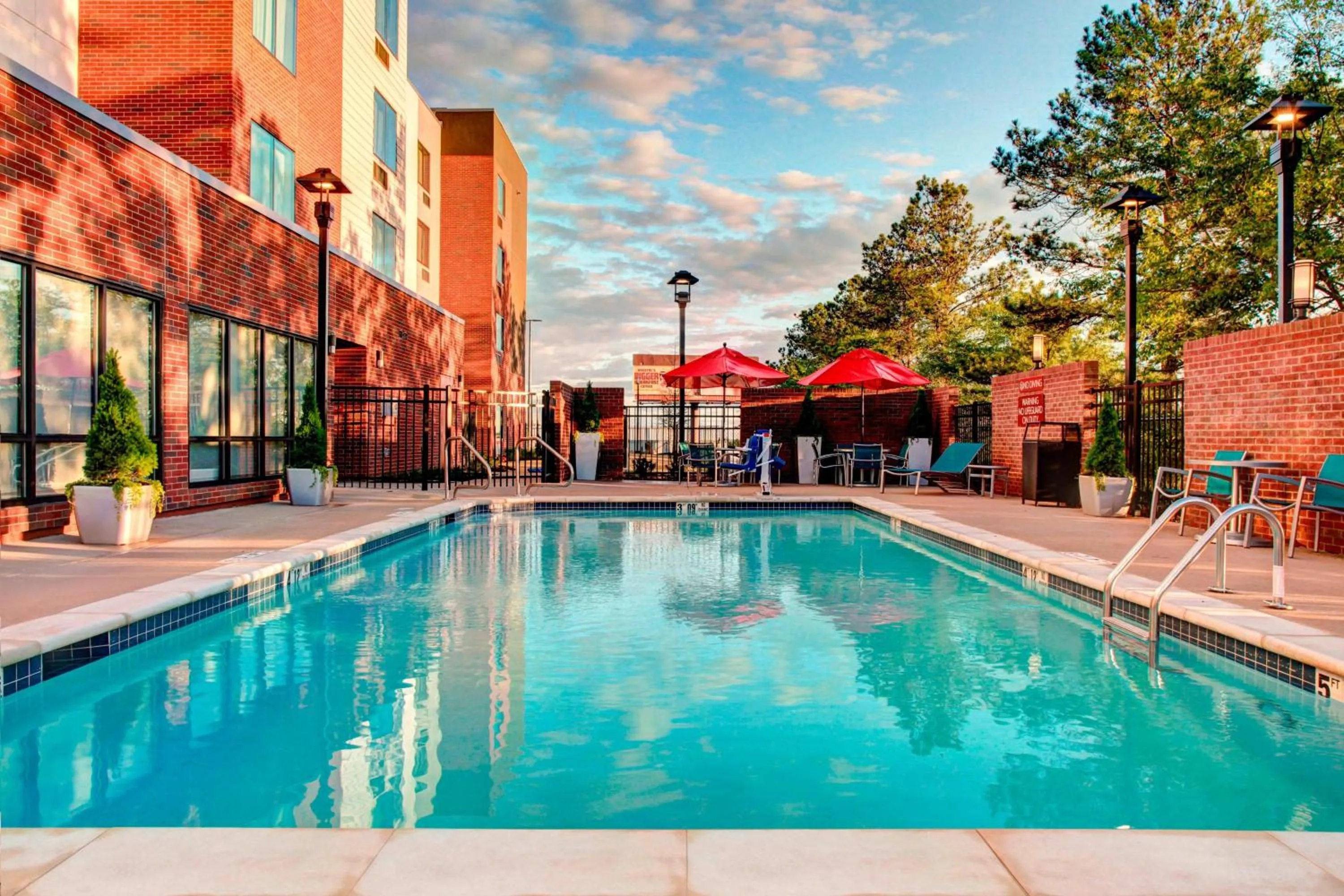 Swimming pool in TownePlace Suites by Marriott Macon Mercer University