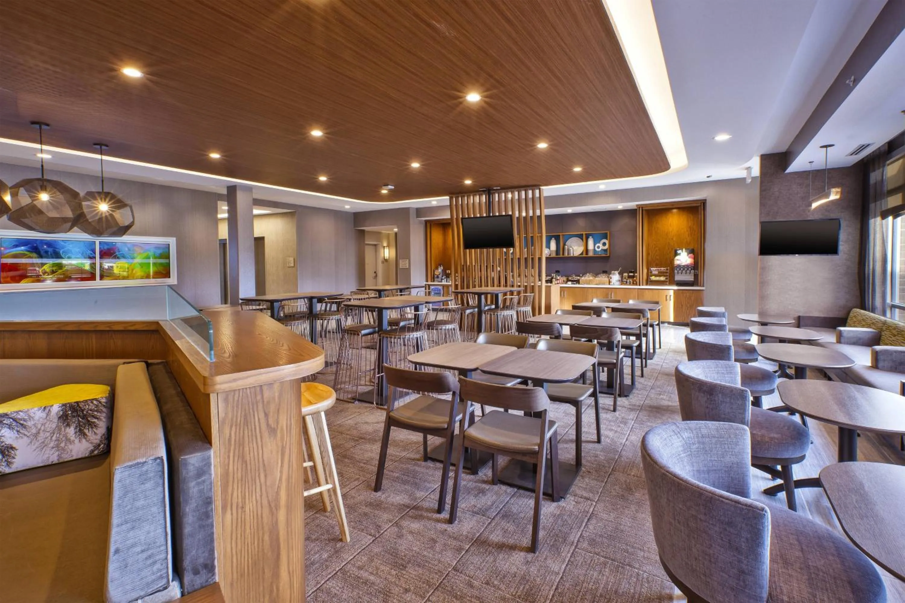 Restaurant/places to eat in SpringHill Suites by Marriott St. Joseph Benton Harbor