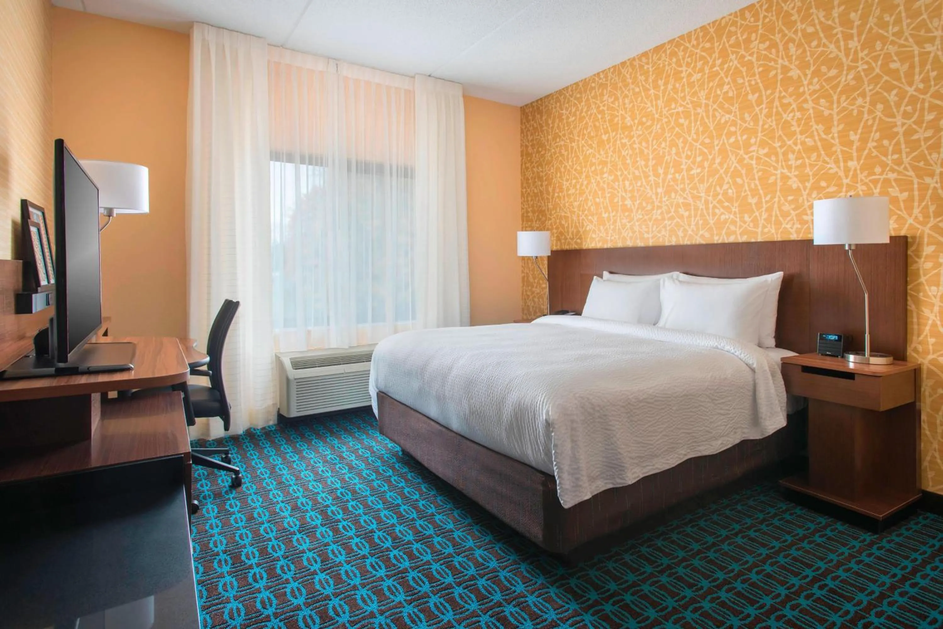Photo of the whole room, Bed in Fairfield Inn & Suites by Marriott Syracuse Carrier Circle