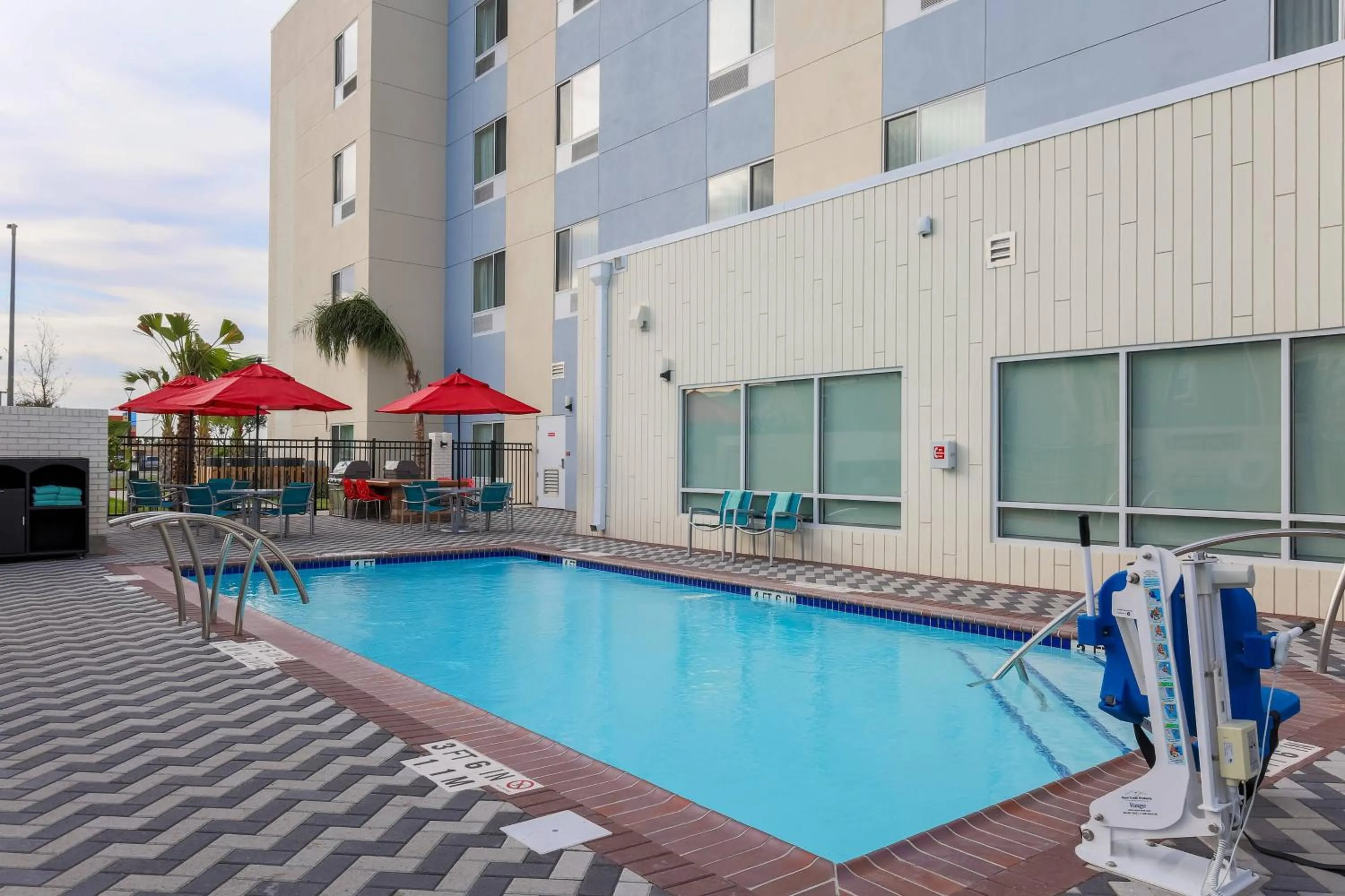 Swimming pool in TownePlace Suites by Marriott McAllen Edinburg