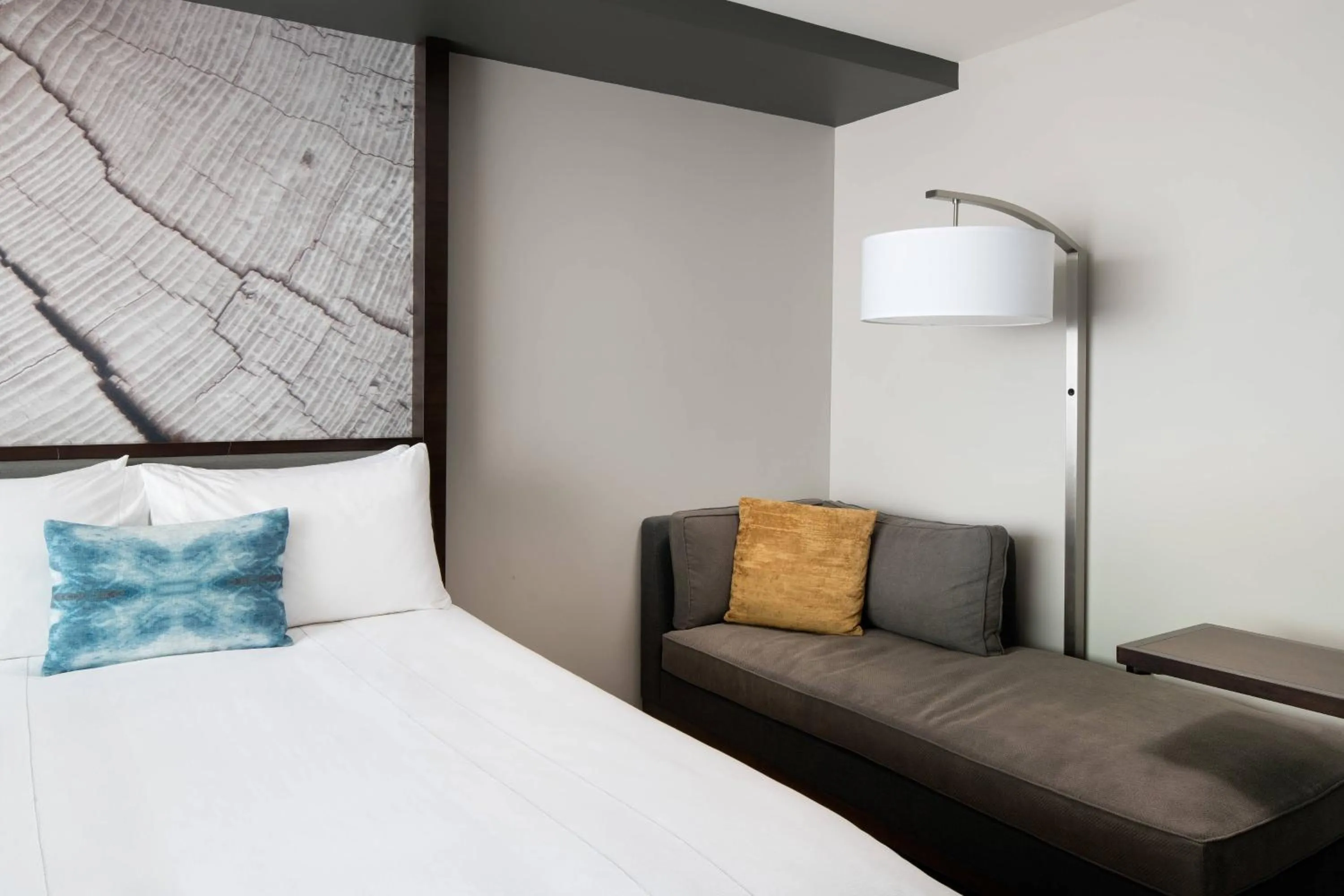 Photo of the whole room, Bed in Morgantown Marriott at Waterfront Place