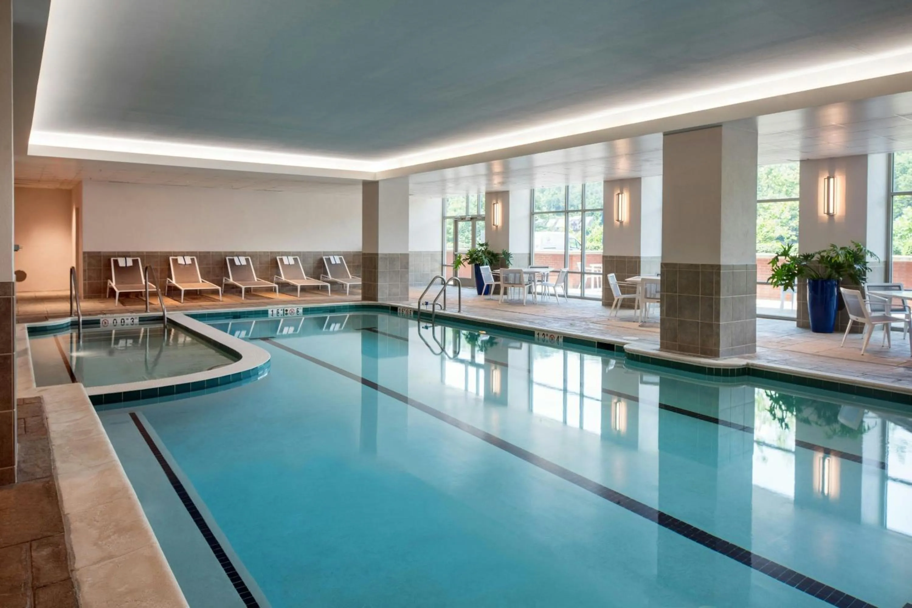 Swimming pool in Morgantown Marriott at Waterfront Place