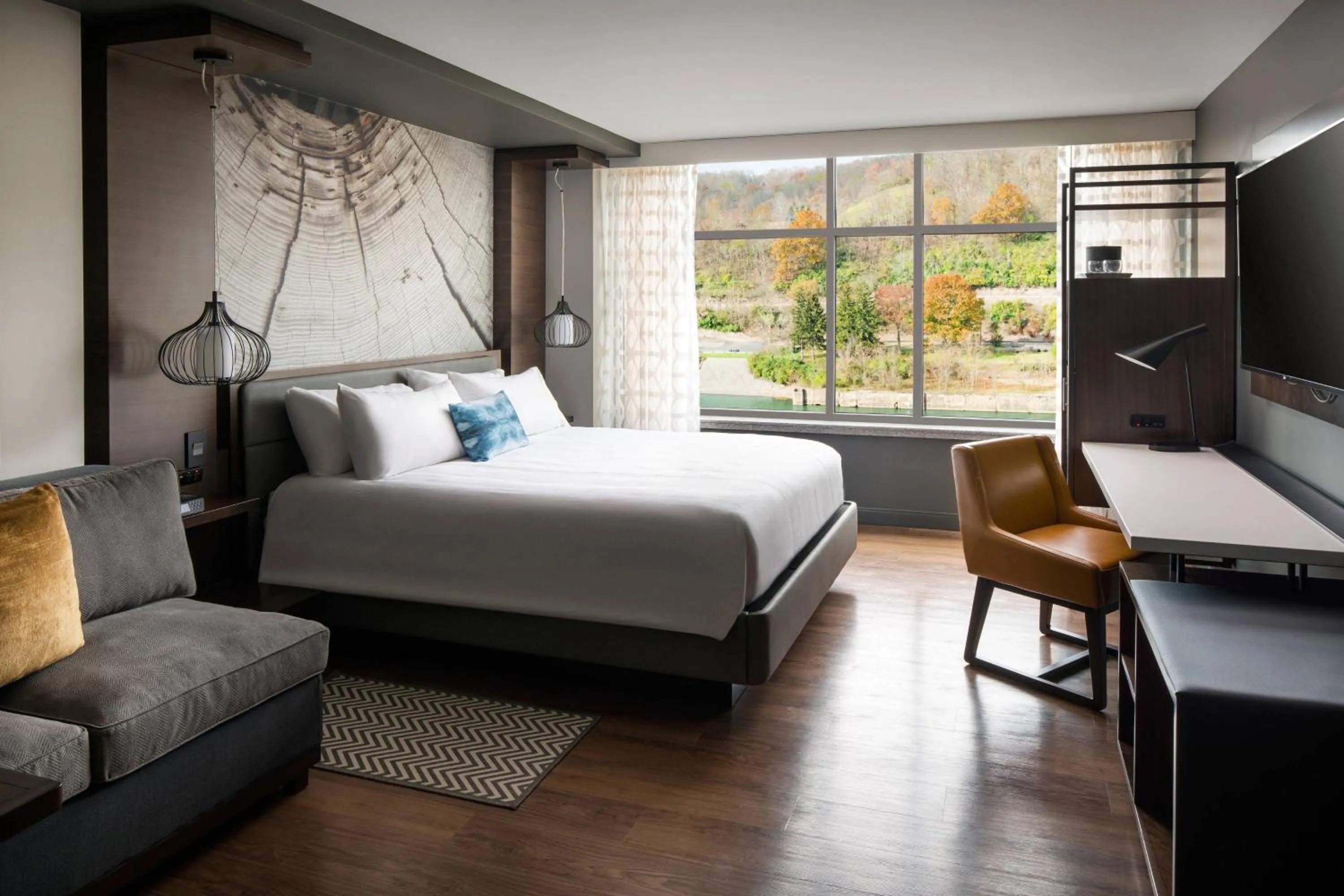 Photo of the whole room, Bed in Morgantown Marriott at Waterfront Place