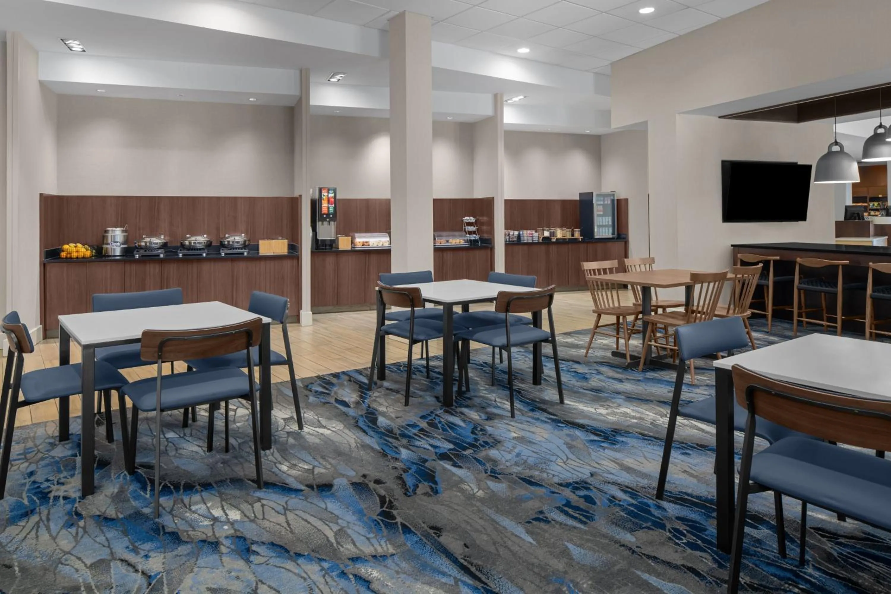 Breakfast in Fairfield Inn & Suites by Marriott Savannah Downtown Historic District