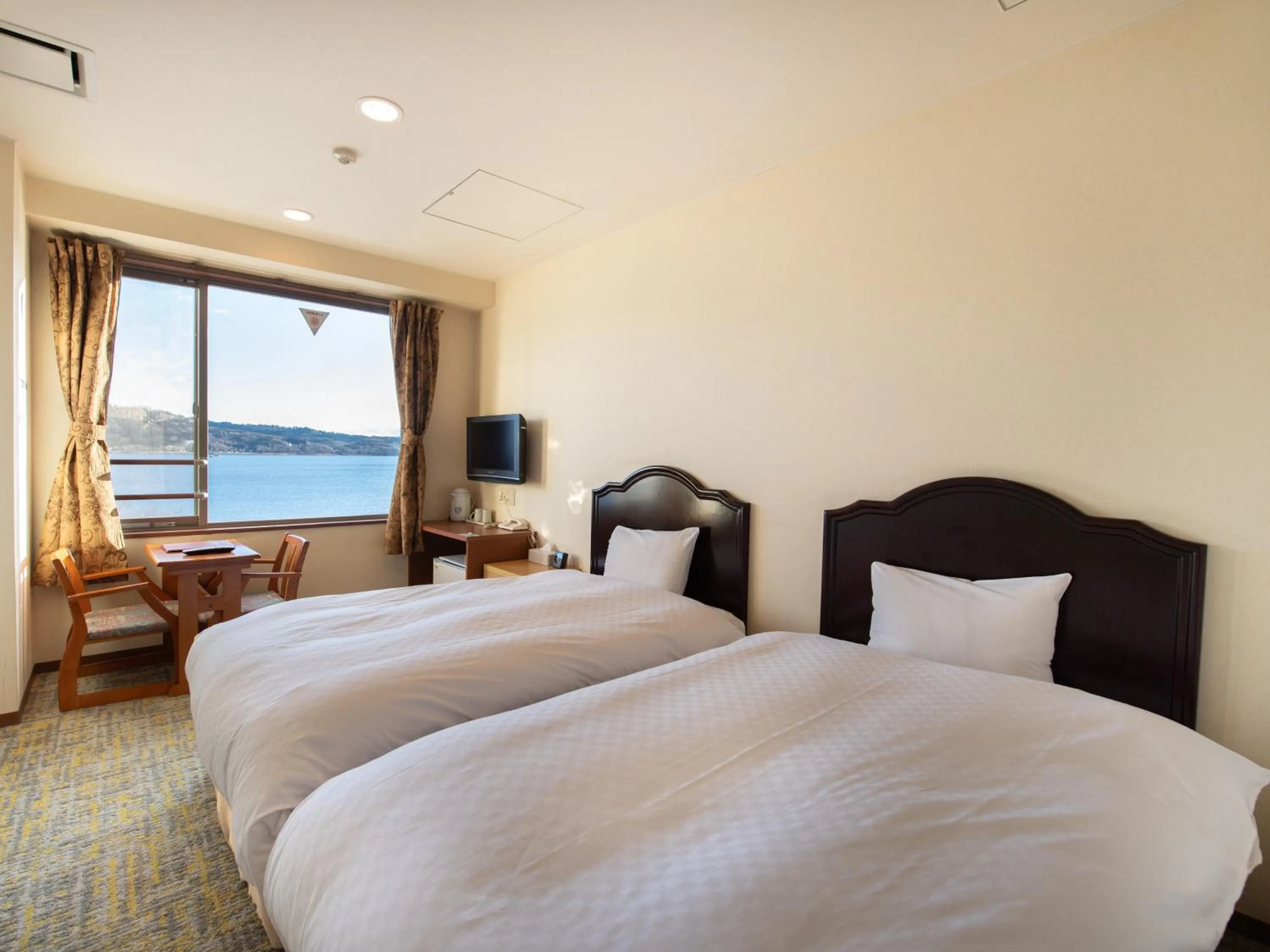 Photo of the whole room, Bed in Fuji Matsuzono Hotel