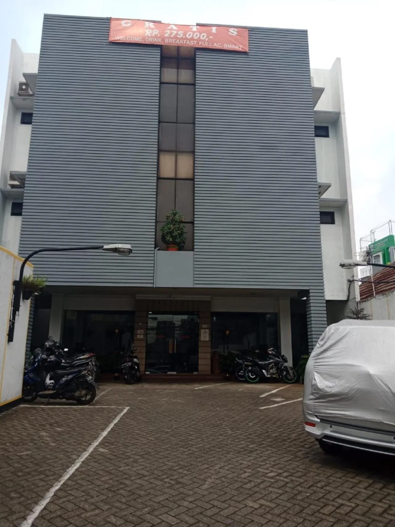 Facade/entrance in Hotel Caravan Tanah Abang