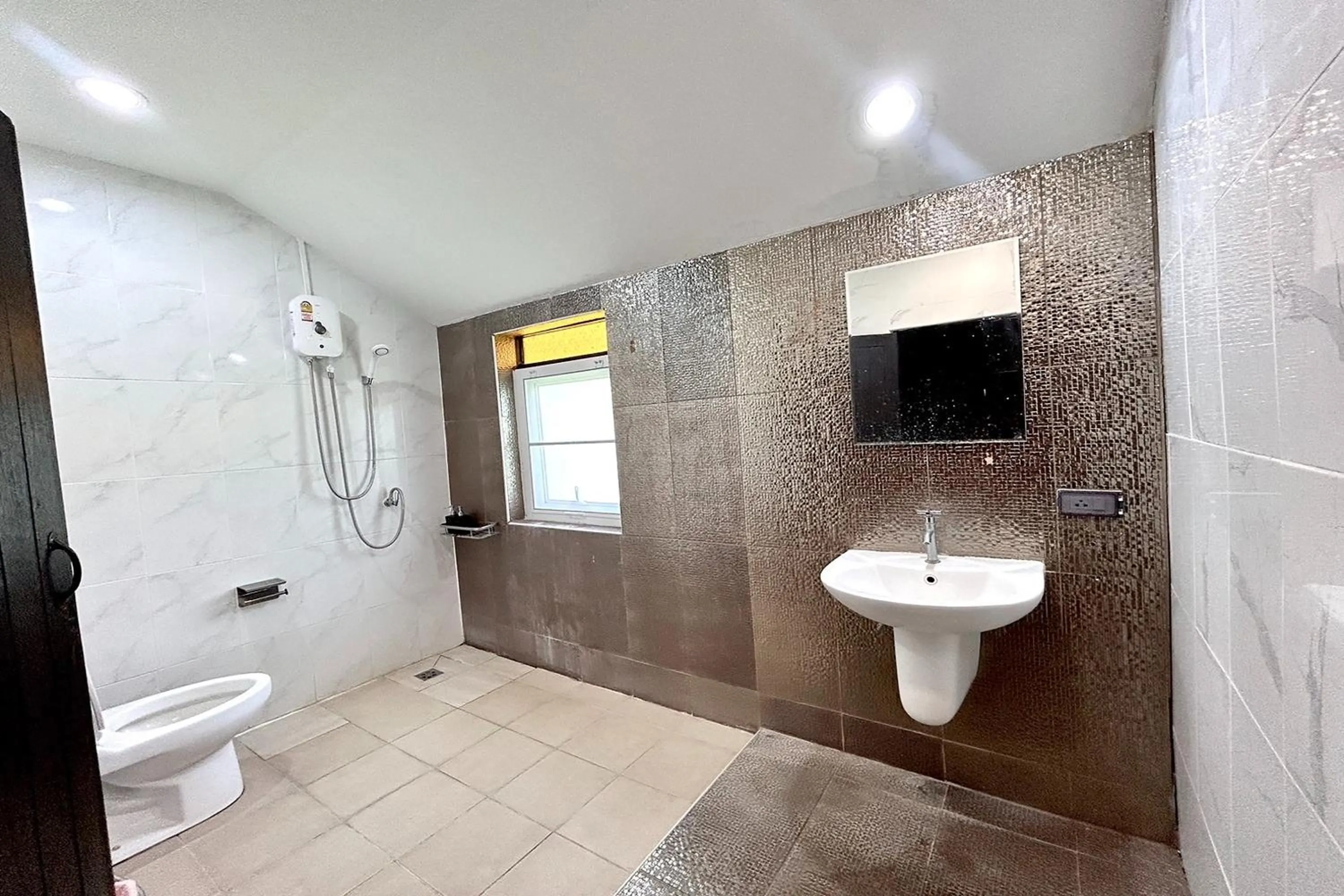 Shower in Baan Tawai Lanna Resort