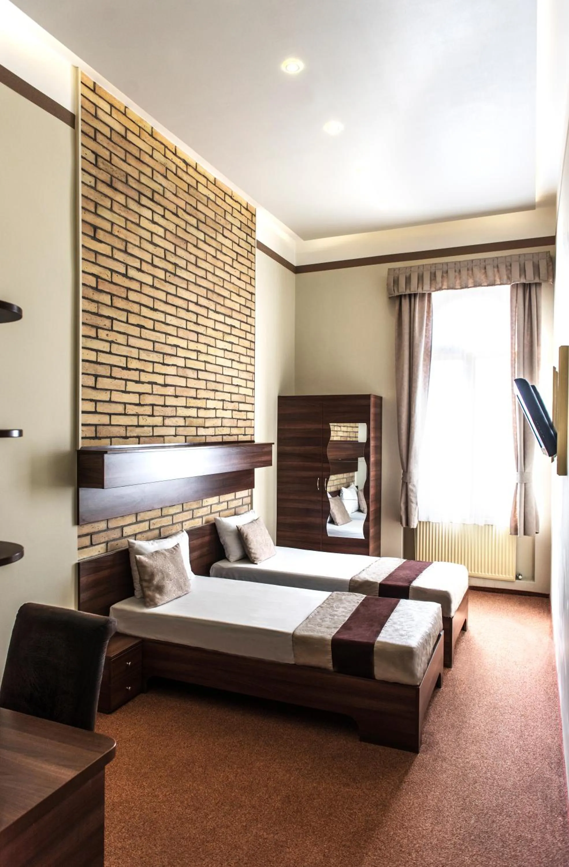 Bedroom, Bed in SOUS44