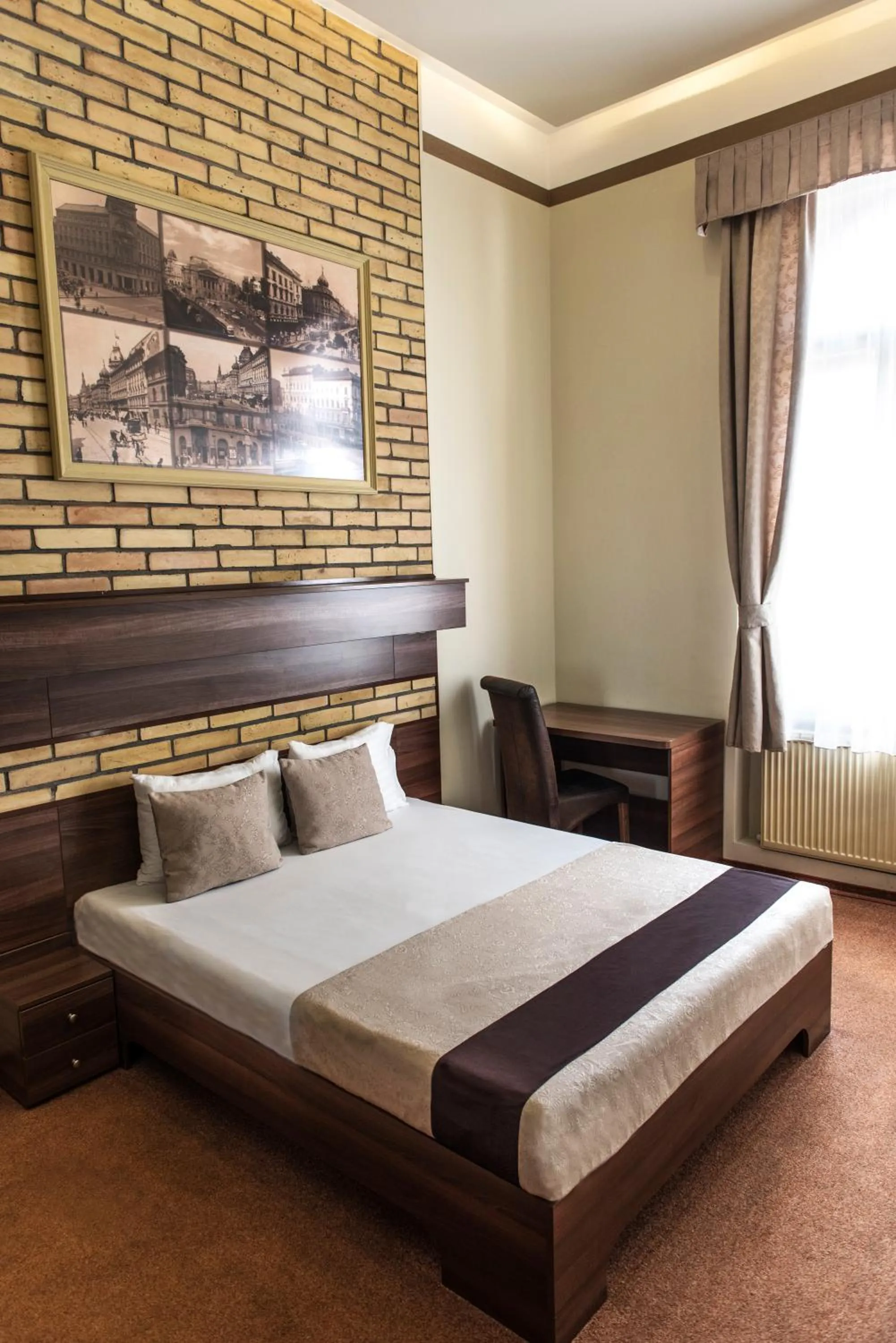 Bedroom, Bed in SOUS44