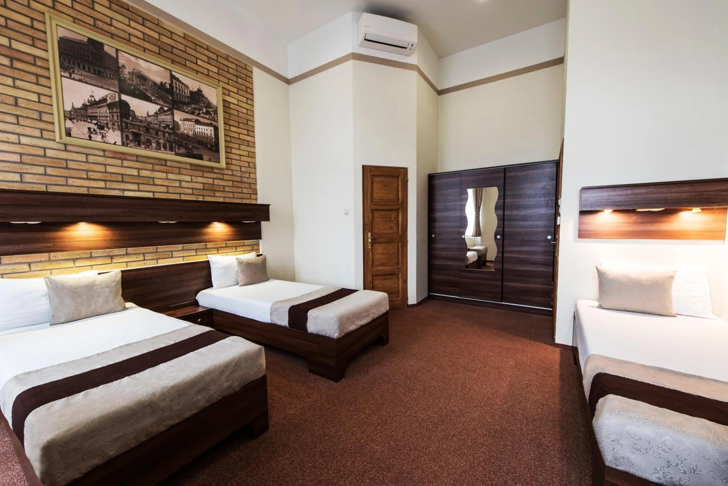 Bedroom, Bed in SOUS44