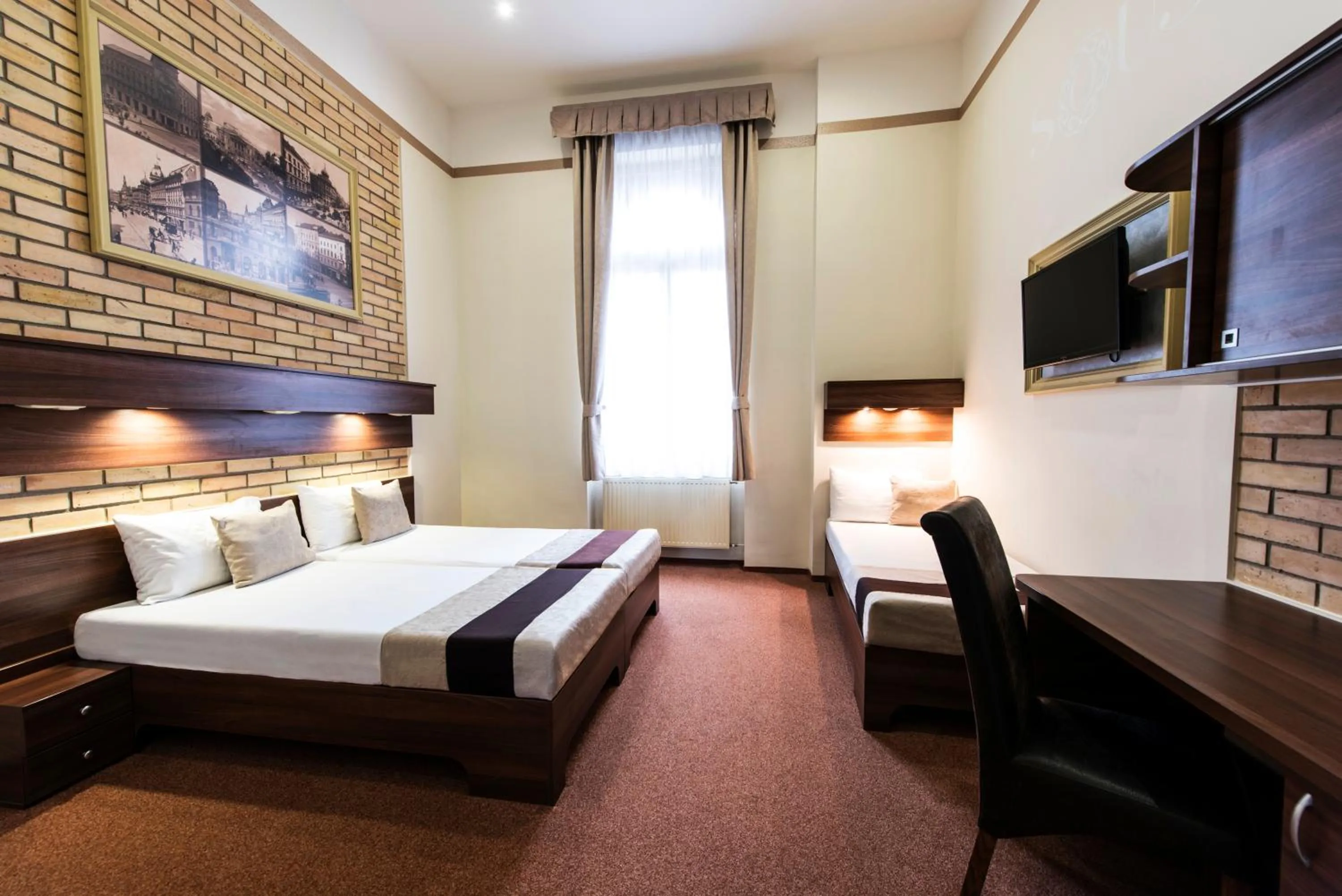 Bedroom, Bed in SOUS44