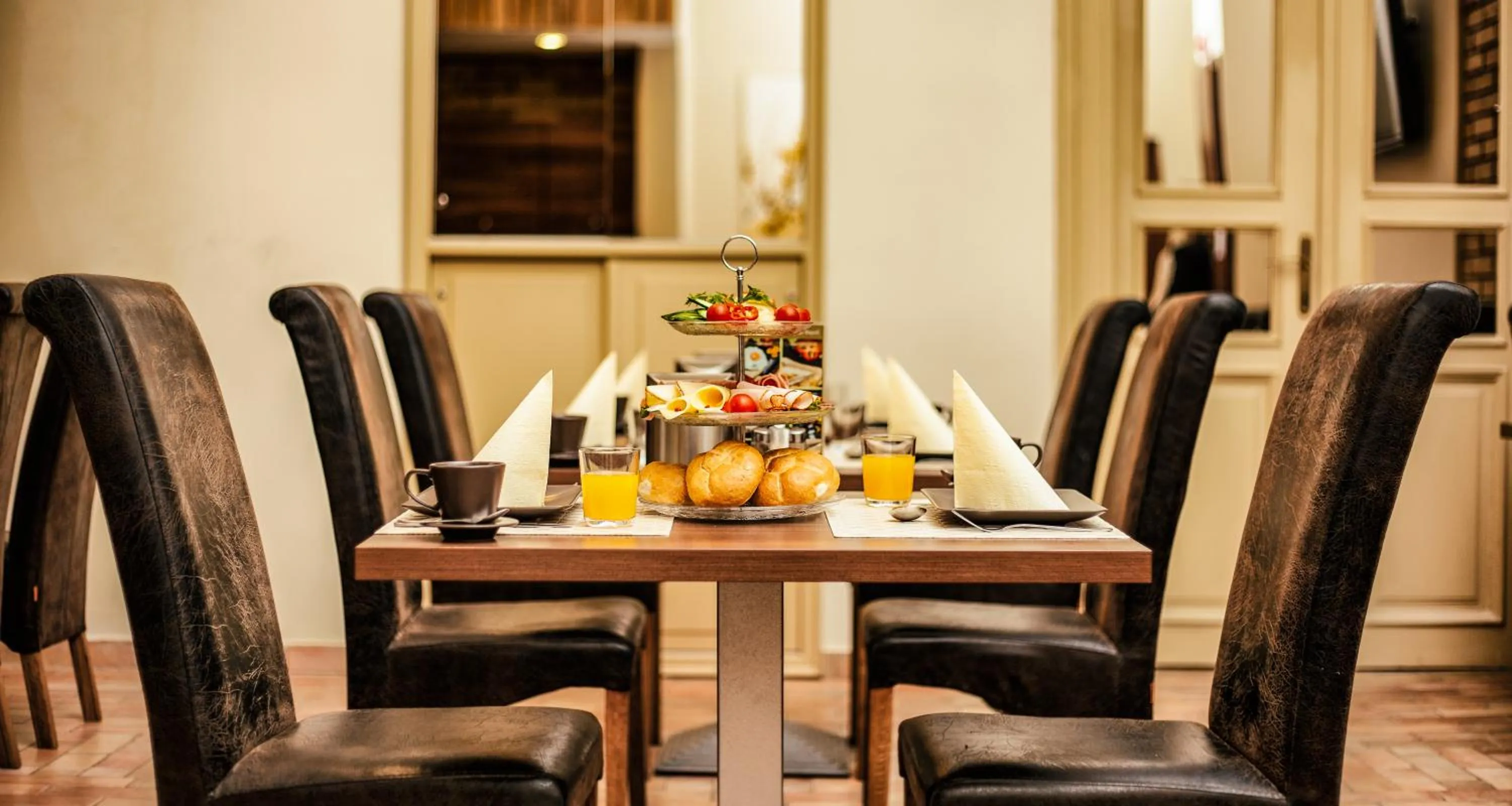 Restaurant/places to eat in SOUS44