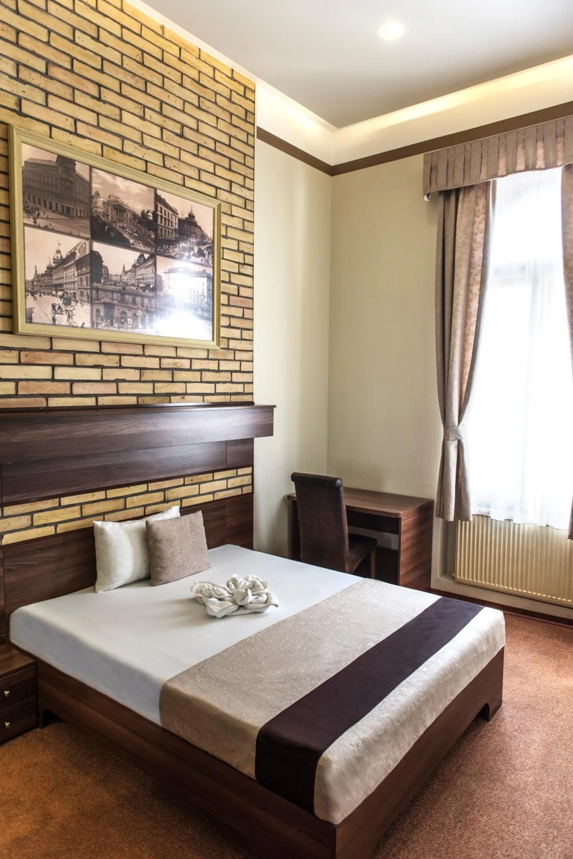 Bedroom, Bed in SOUS44